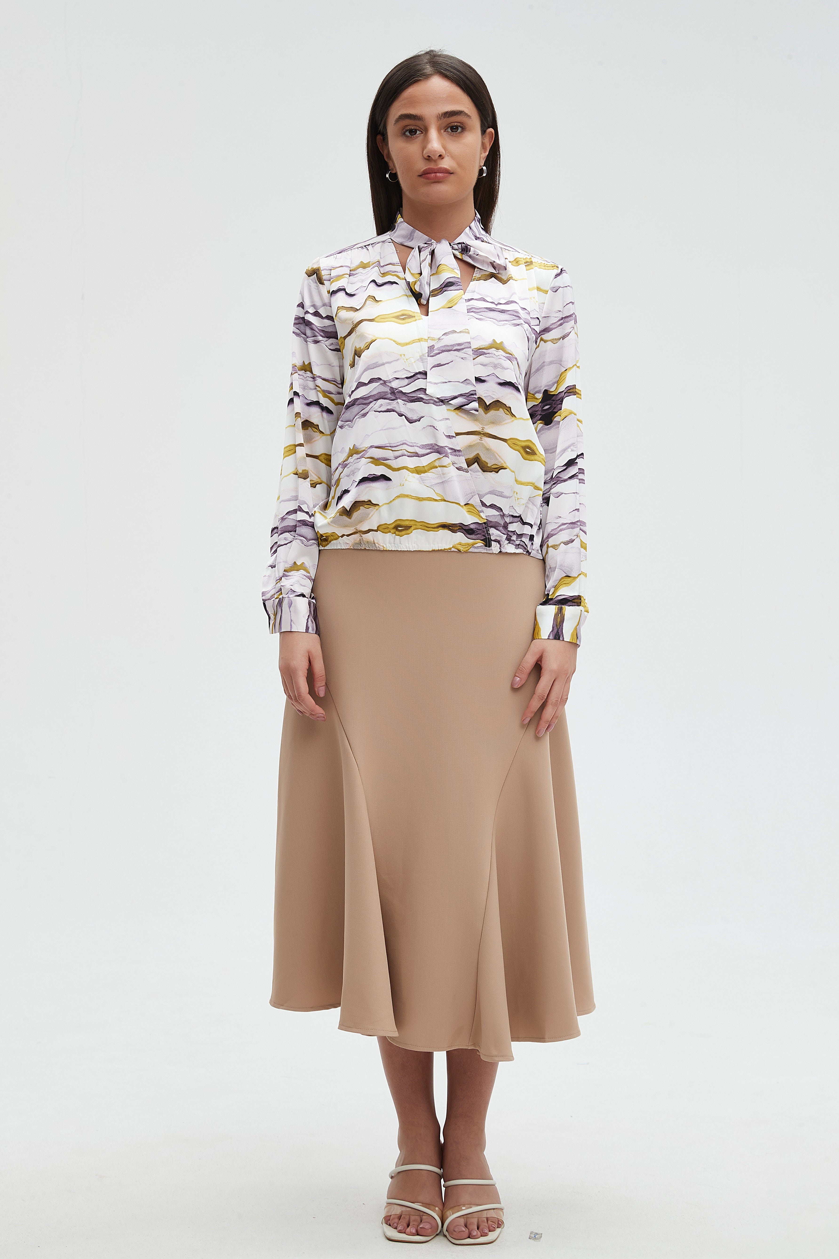 ميكا بلوزة نسائية منقوشة بفيونكة على الرقبة وكم طويل