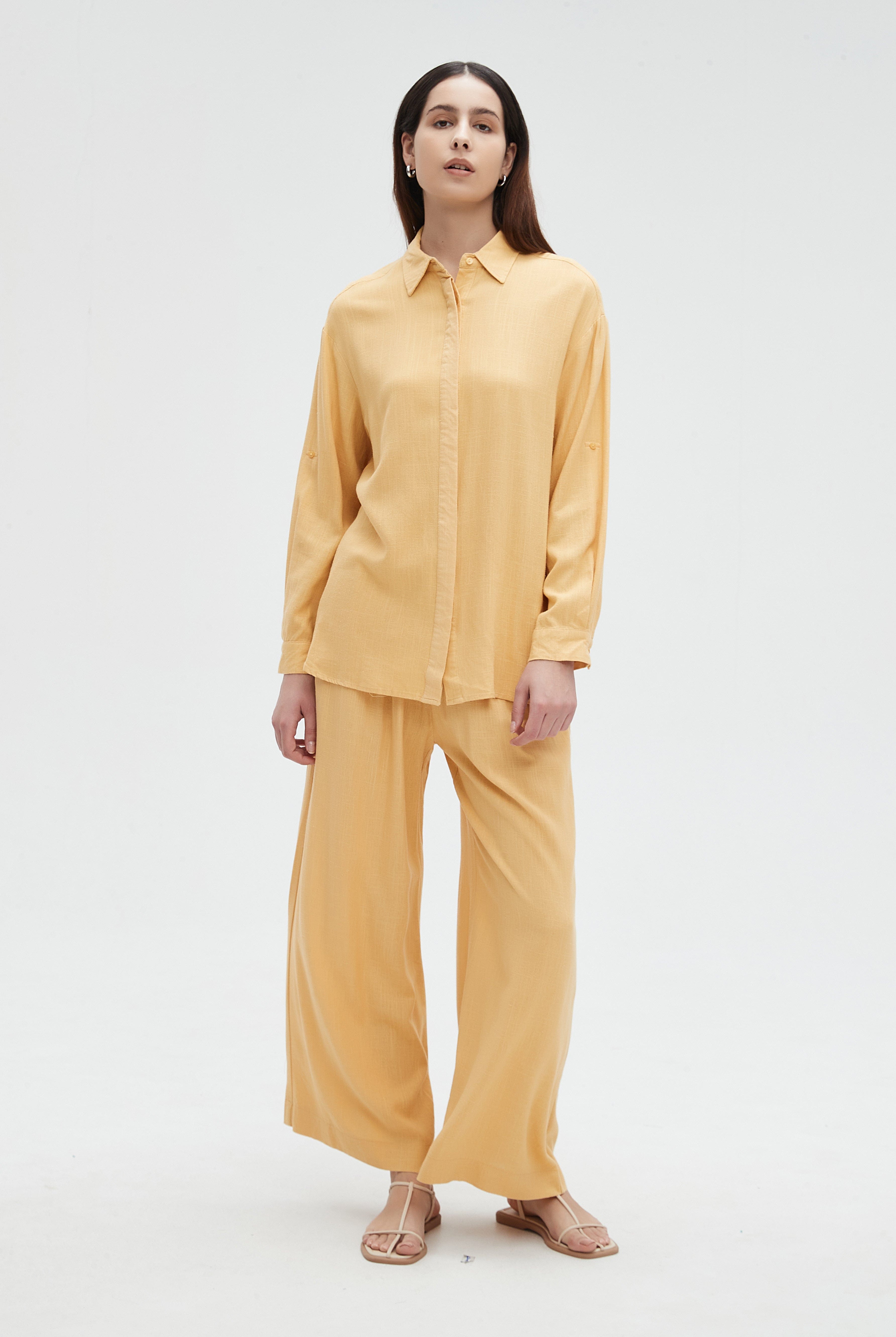 نتشي بلوزة نسائي سادة بازرار واكمام طويلة