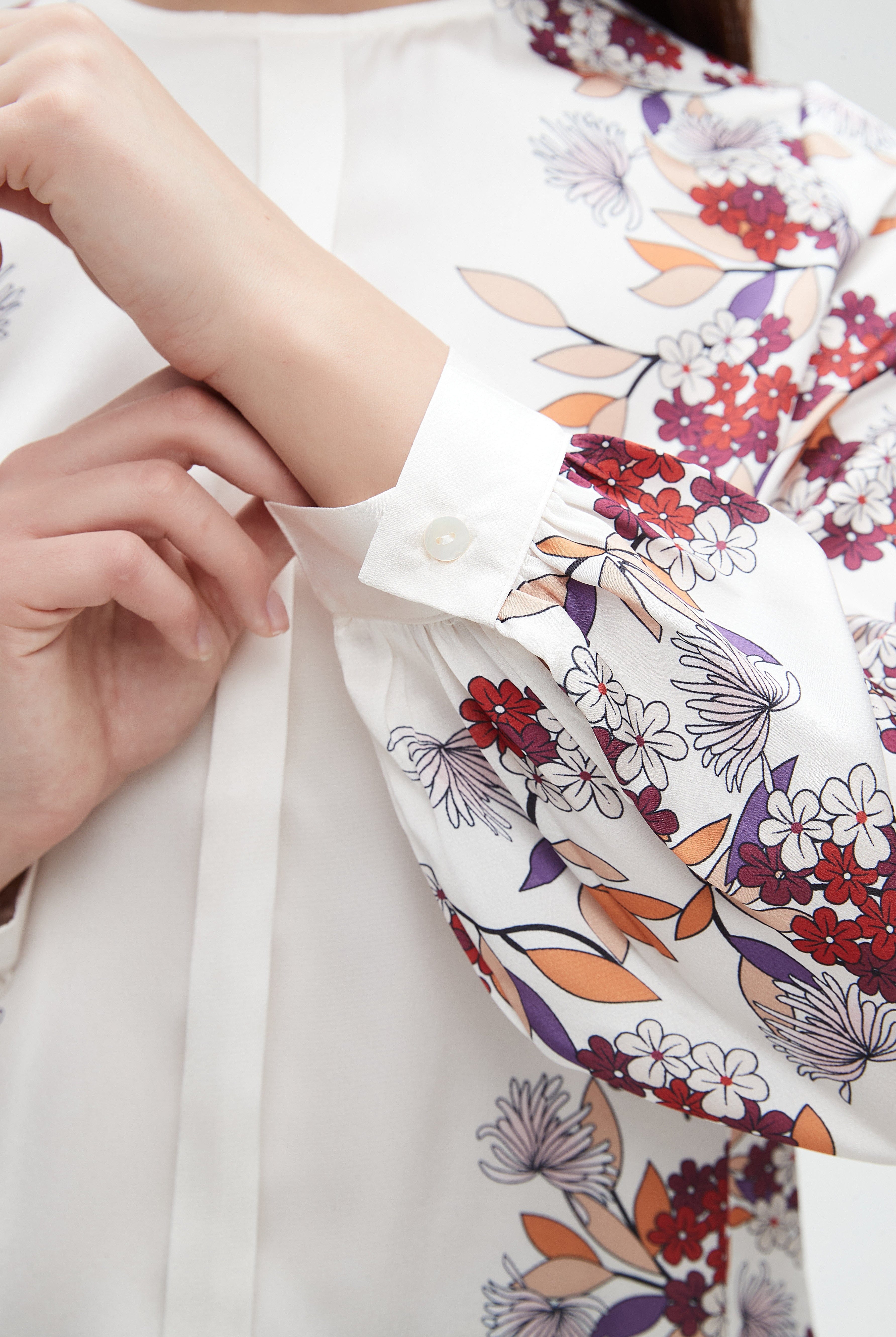 نتشي بلوزة نسائي بكم طويل منقوشة ورد