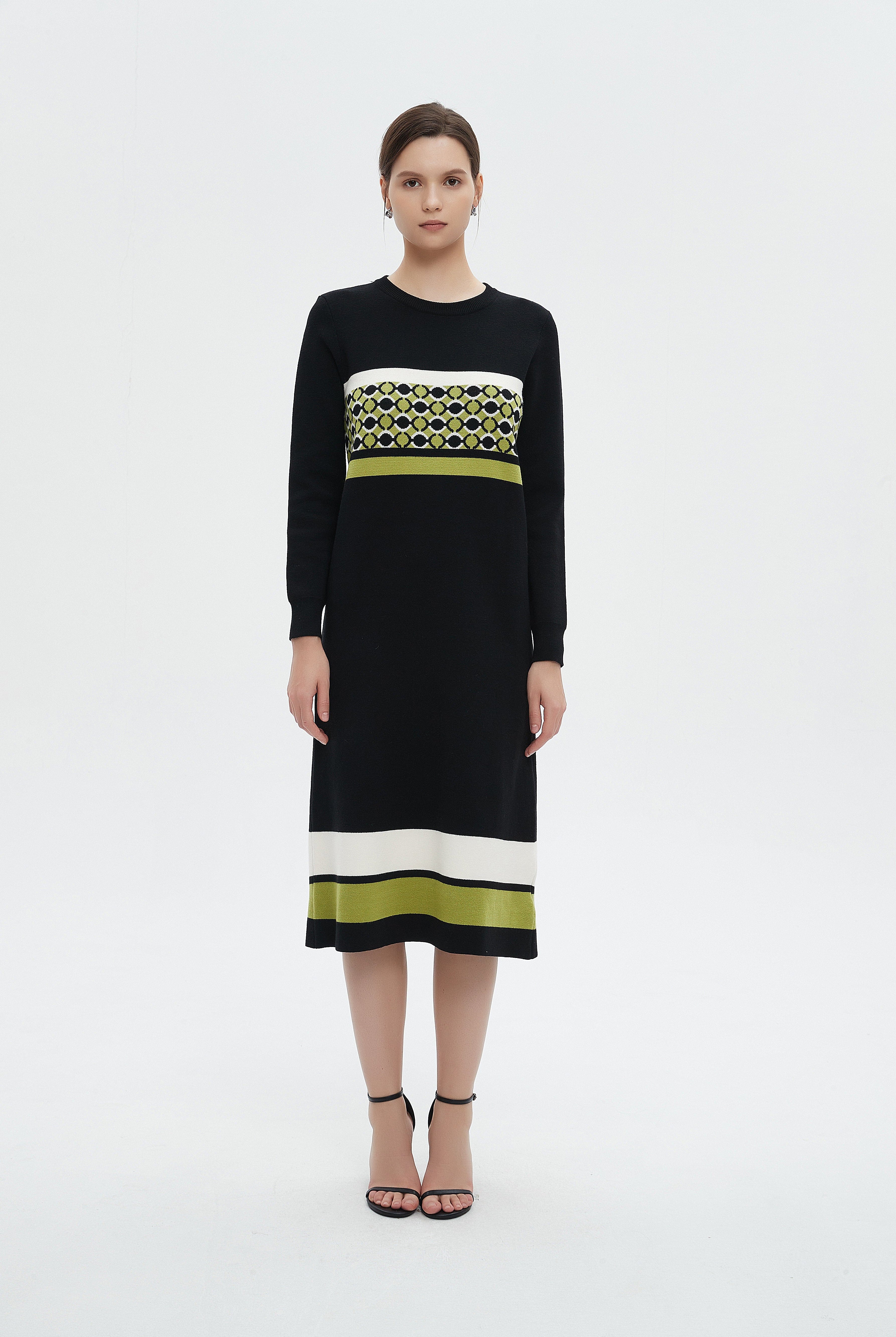 ميكا فستان شتوي ميدي بكم طويل ونقشة على الصدر