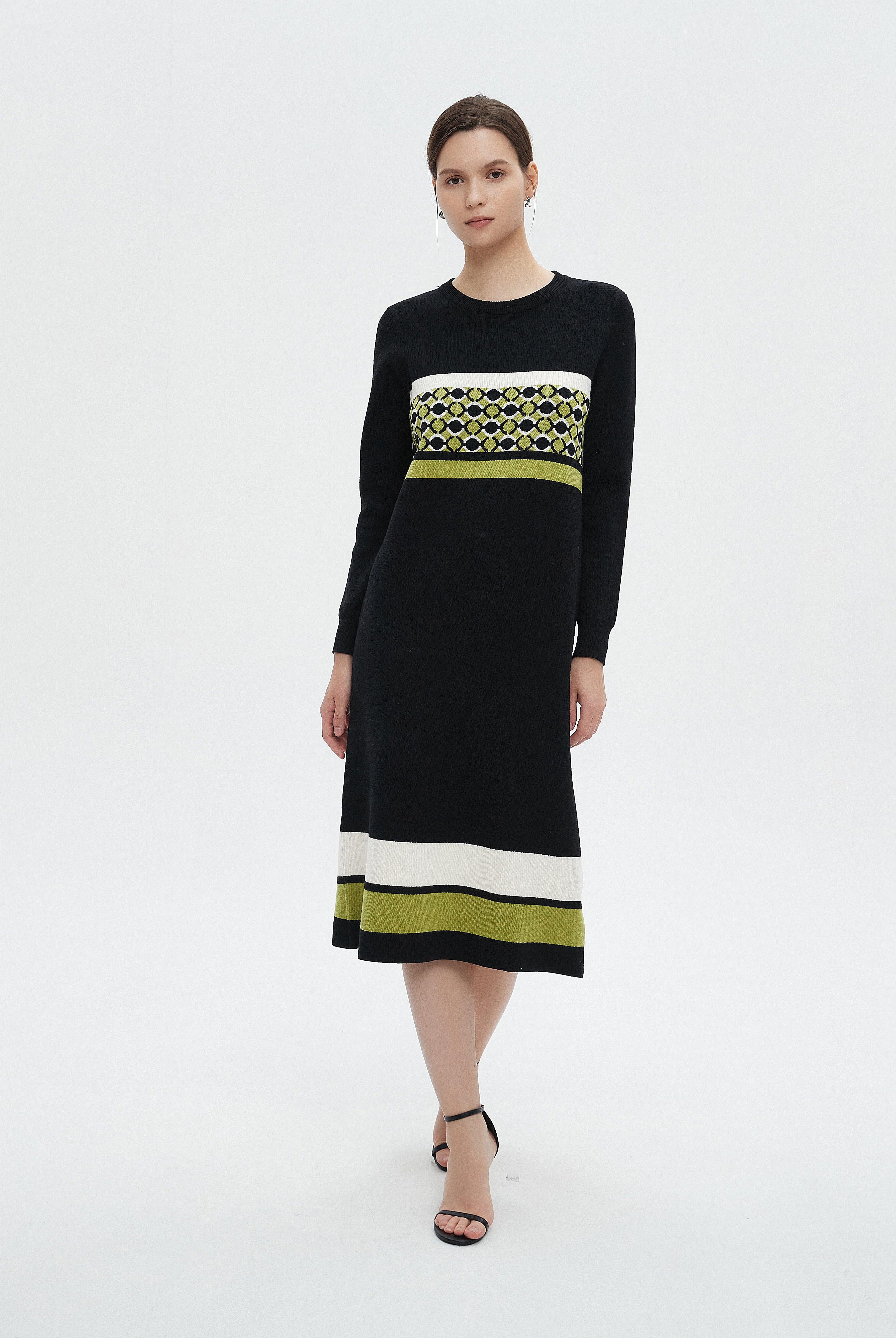 ميكا فستان شتوي ميدي بكم طويل ونقشة على الصدر