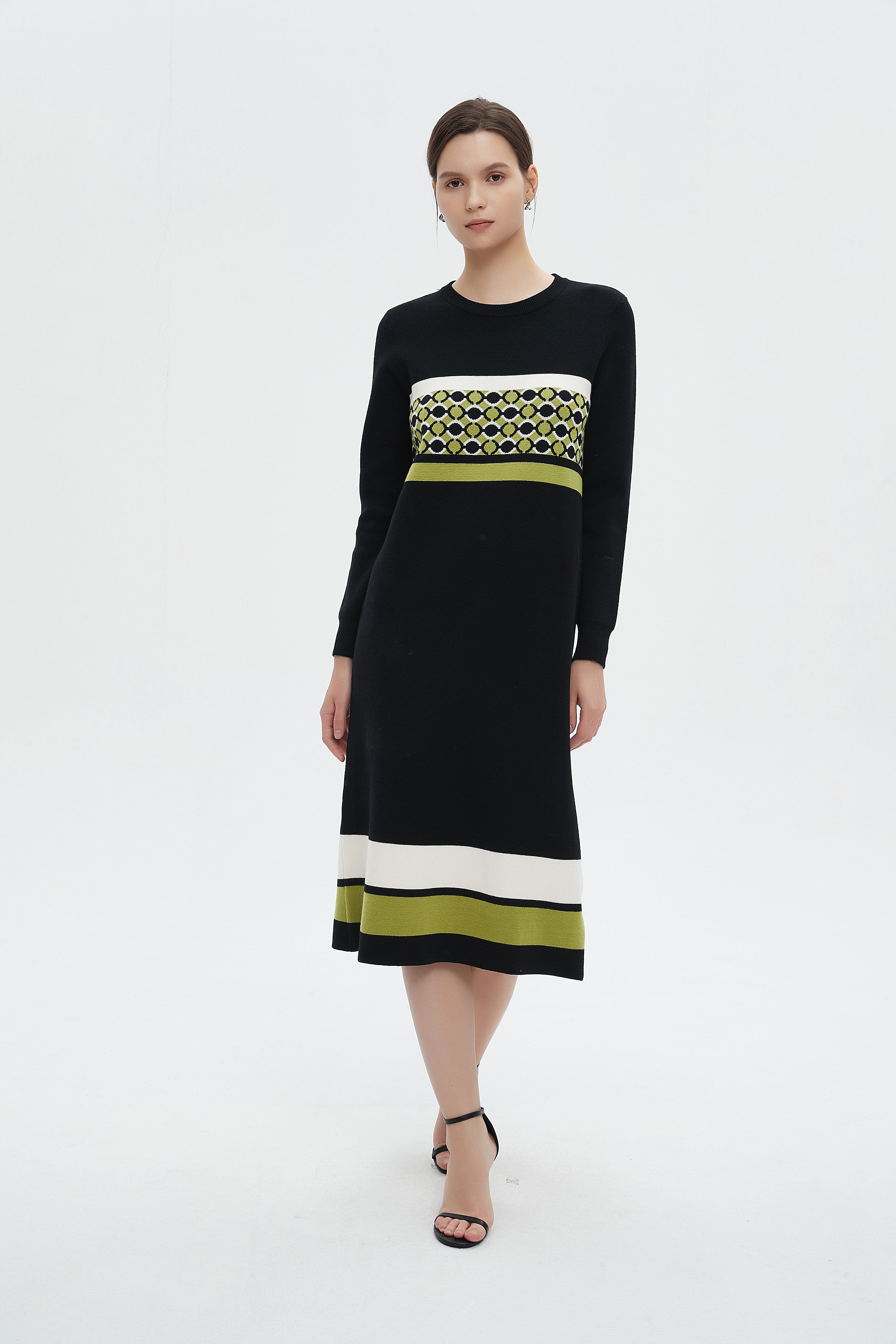 ميكا فستان شتوي ميدي بكم طويل ونقشة على الصدر