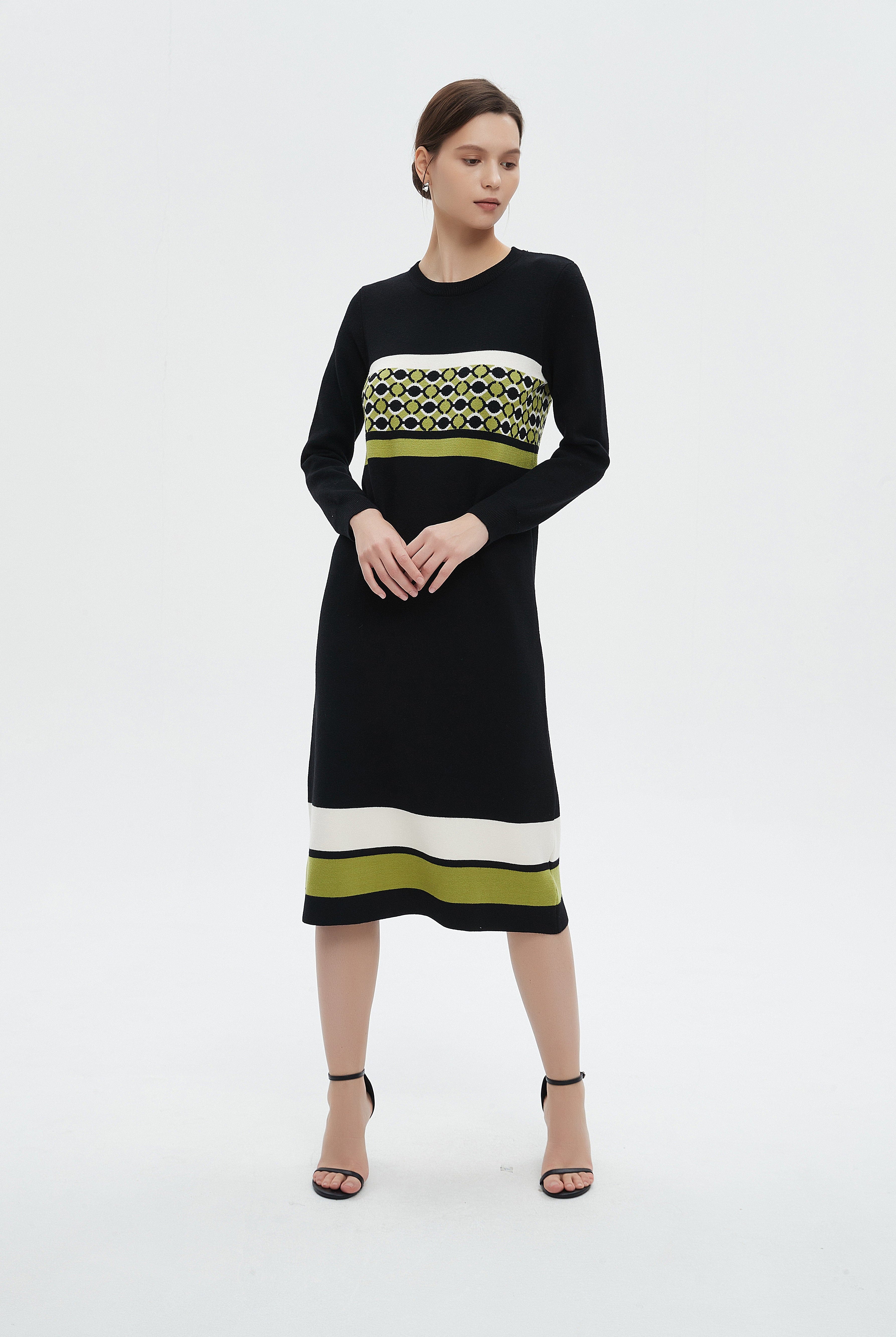 ميكا فستان شتوي ميدي بكم طويل ونقشة على الصدر