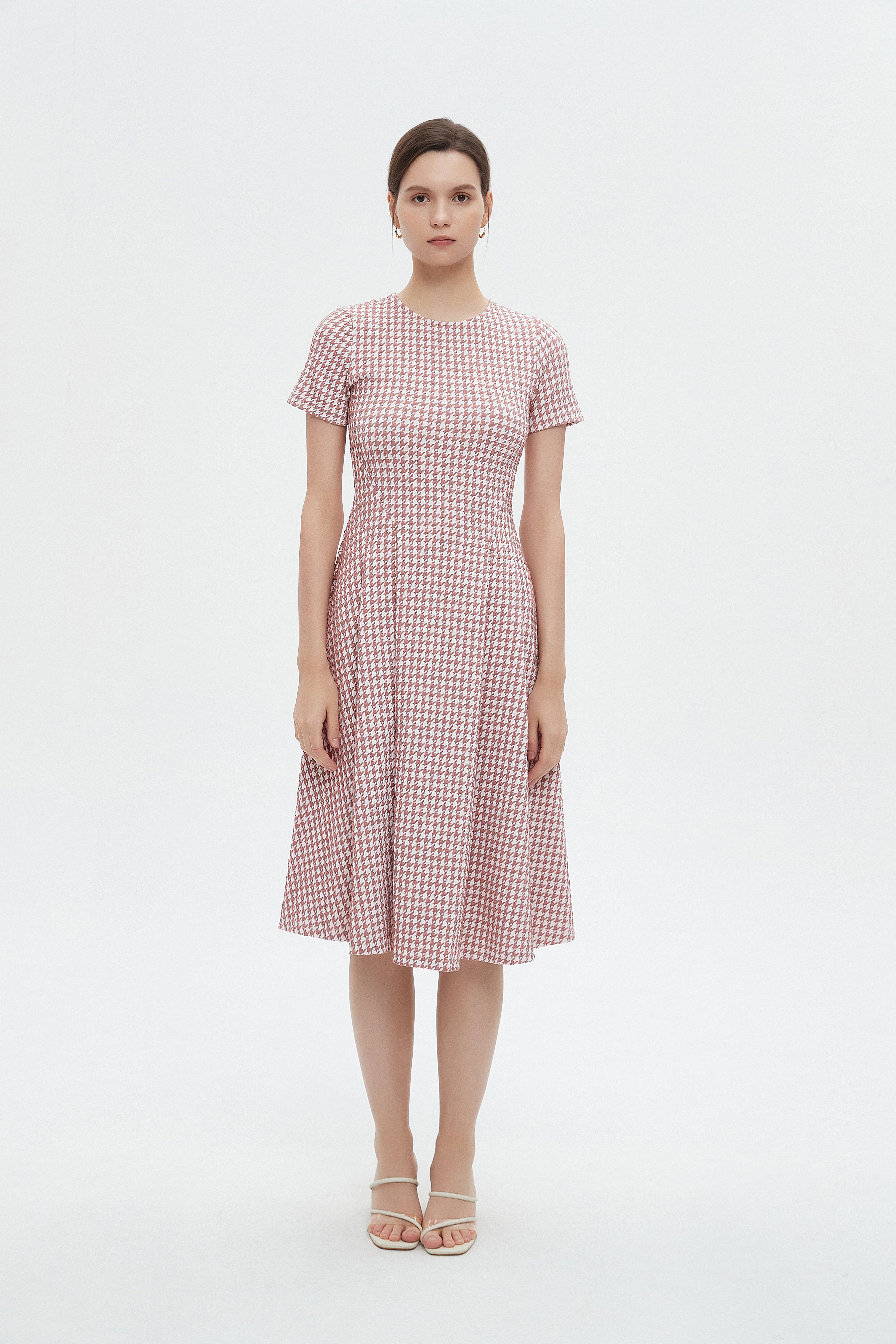 ميكا فستان ميدي بأكمام قصيرة بكسرات على اخصر