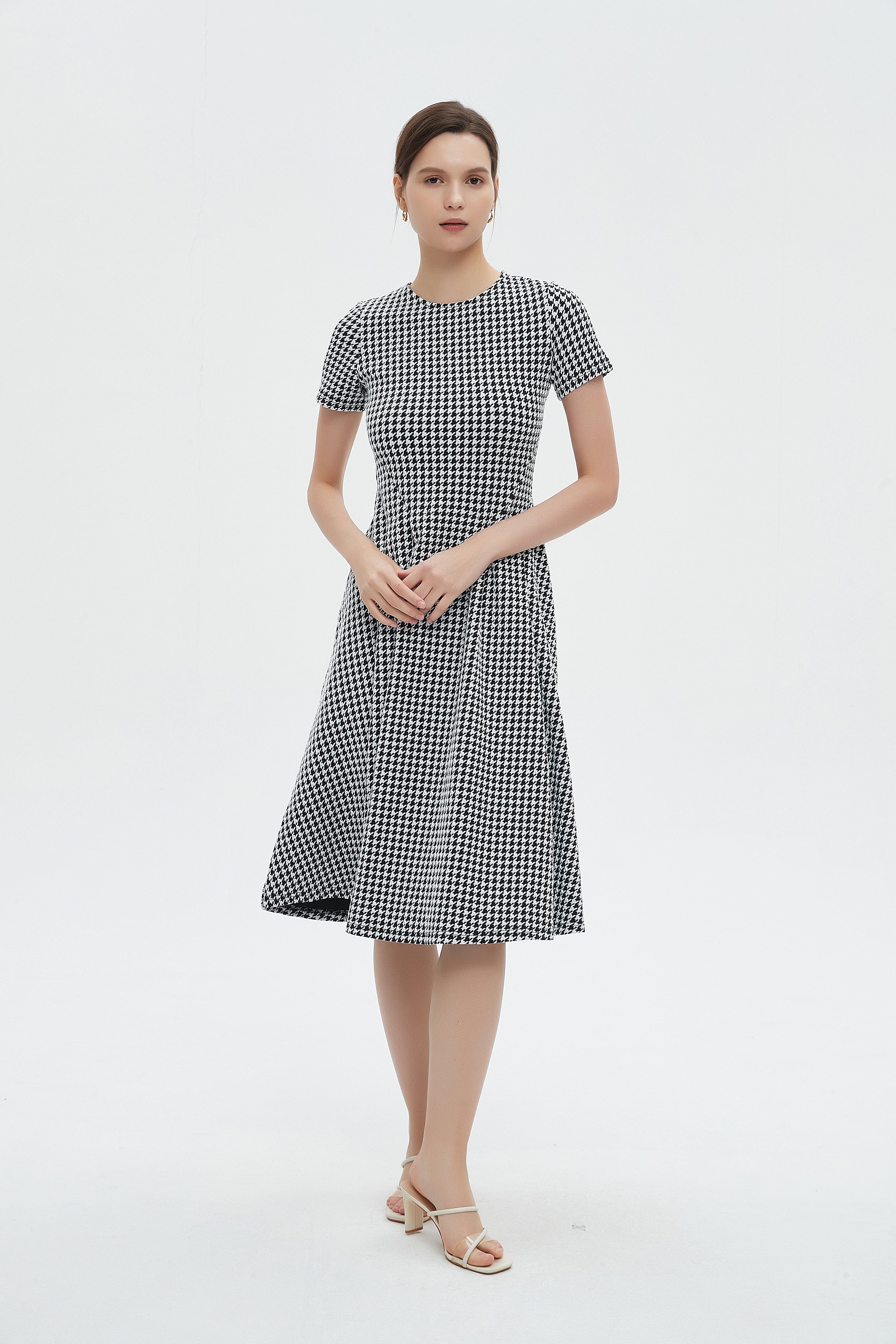 ميكا فستان ميدي بأكمام قصيرة بكسرات على اخصر