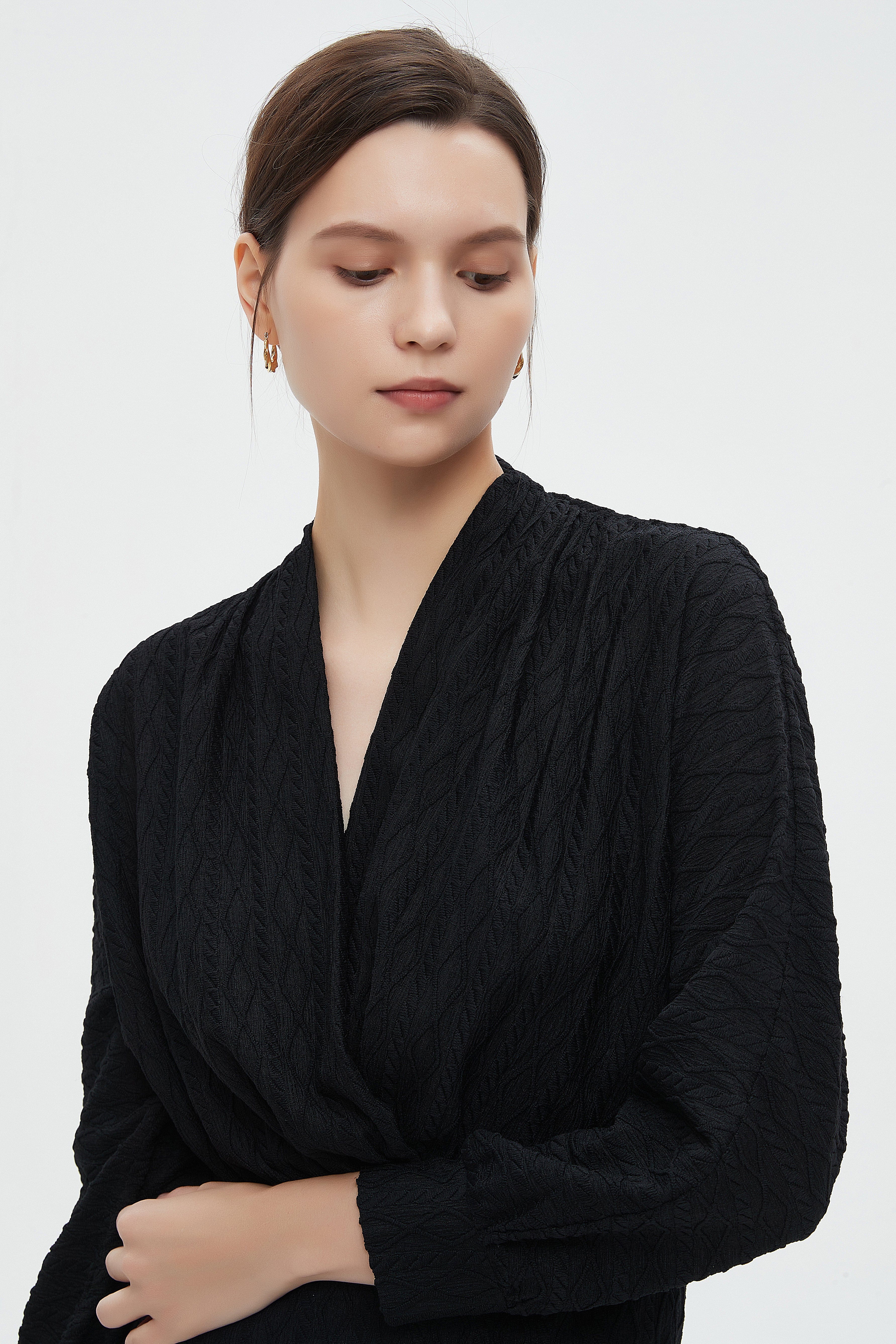 ميكا بلوزة نسائية بأكمام طويلة وفتحة صدر