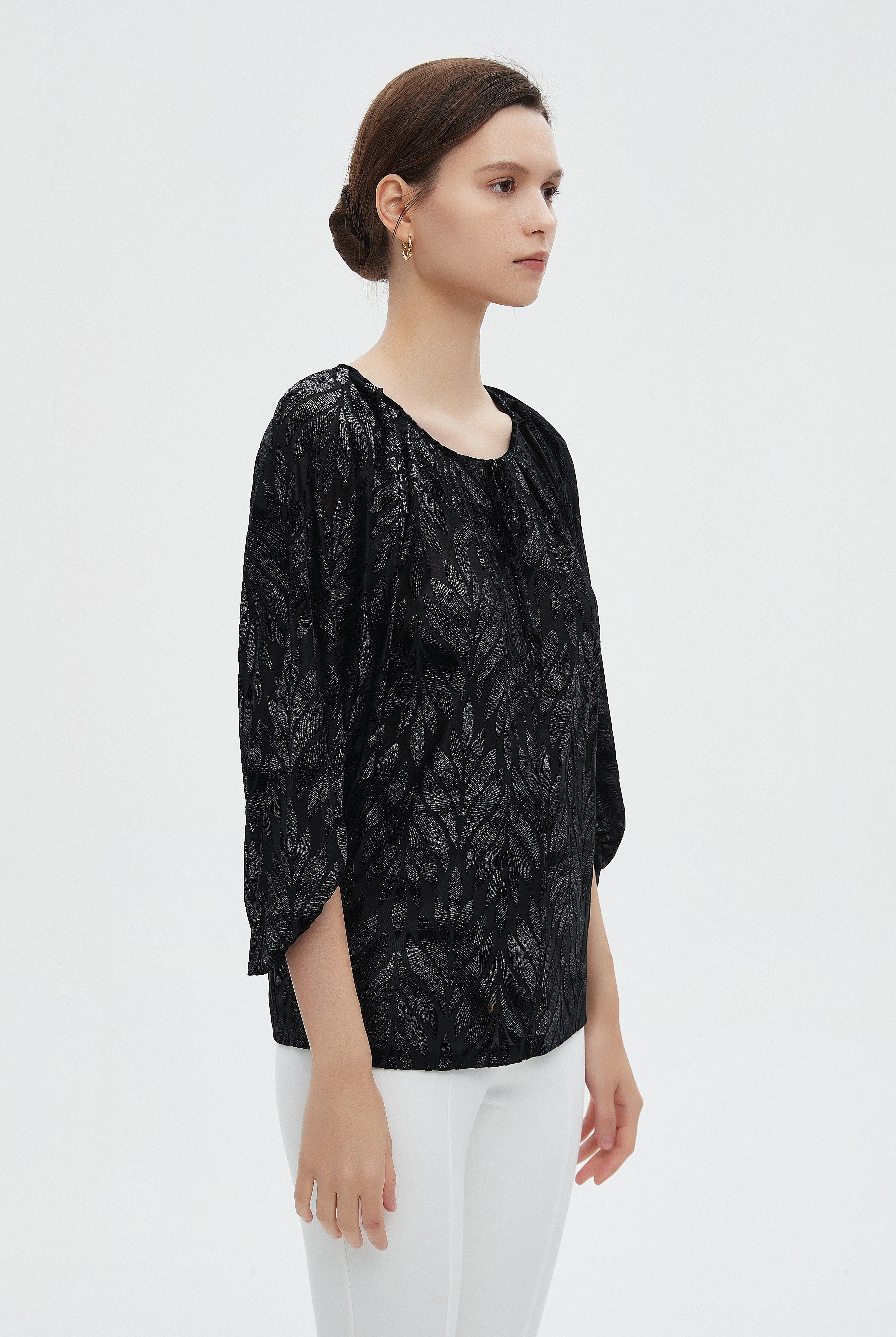 ميكا بلوزة نسائية مشجرة بكم 3/4 ورقبة دائرية