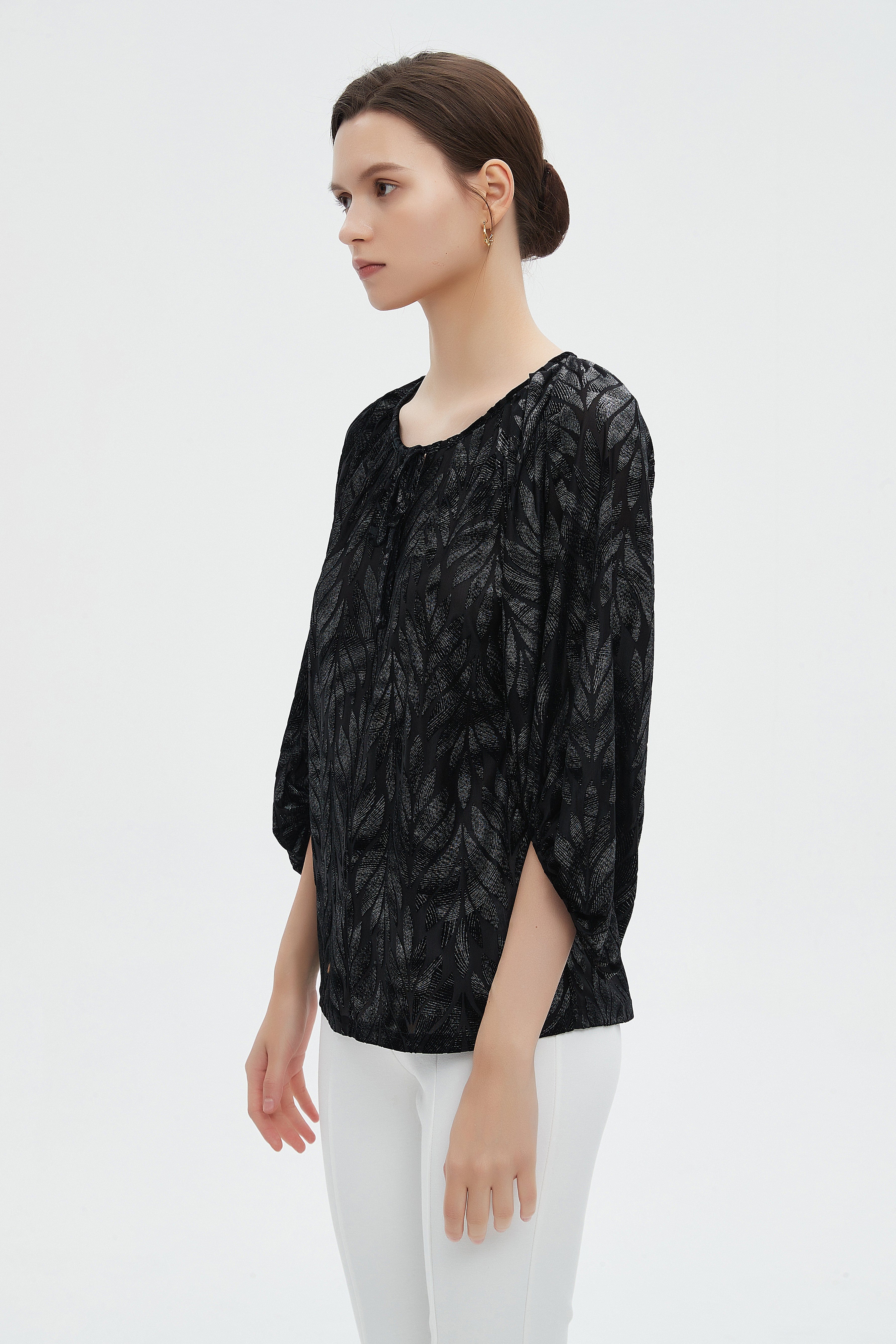 ميكا بلوزة نسائية مشجرة بكم 3/4 ورقبة دائرية