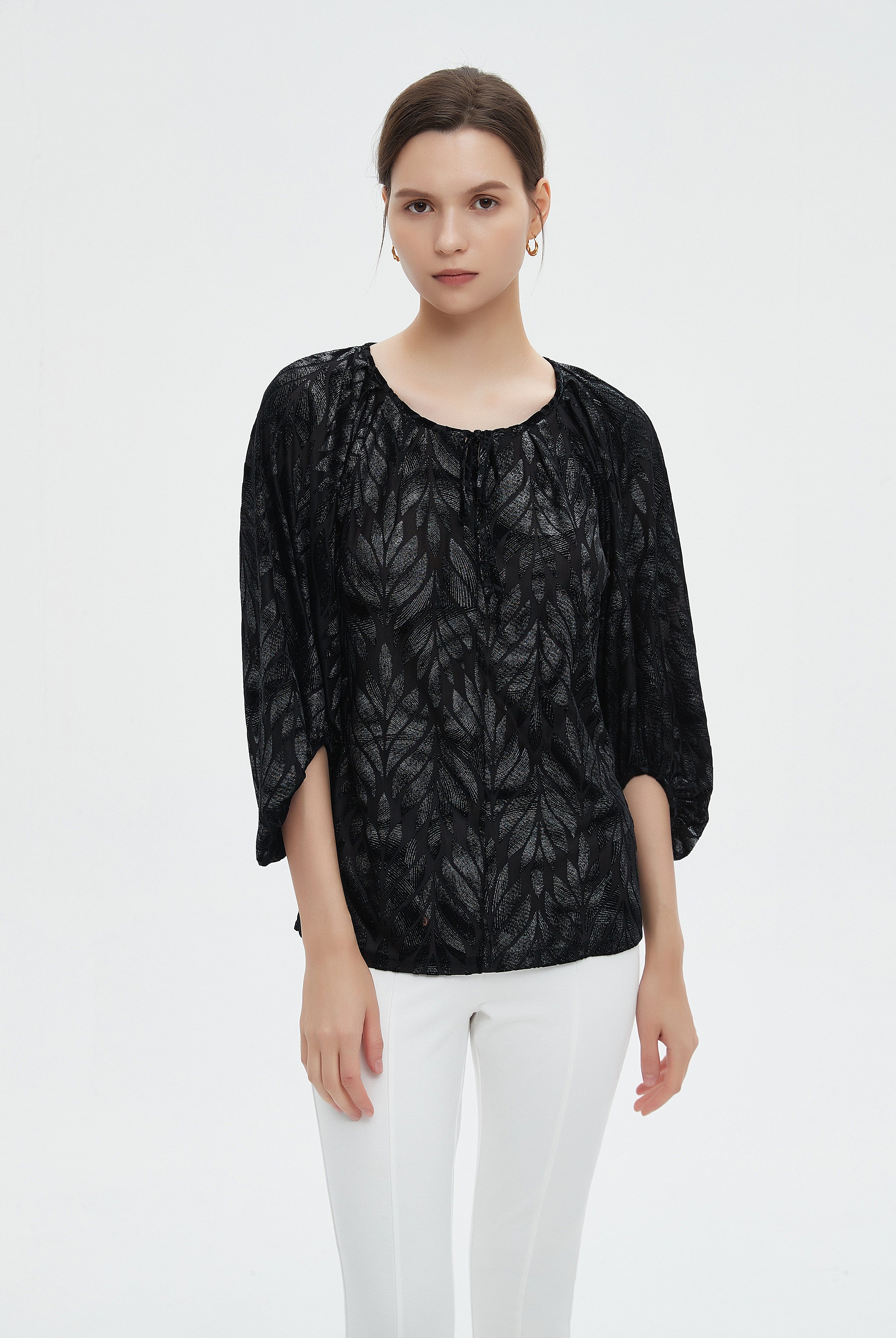 ميكا بلوزة نسائية مشجرة بكم 3/4 ورقبة دائرية