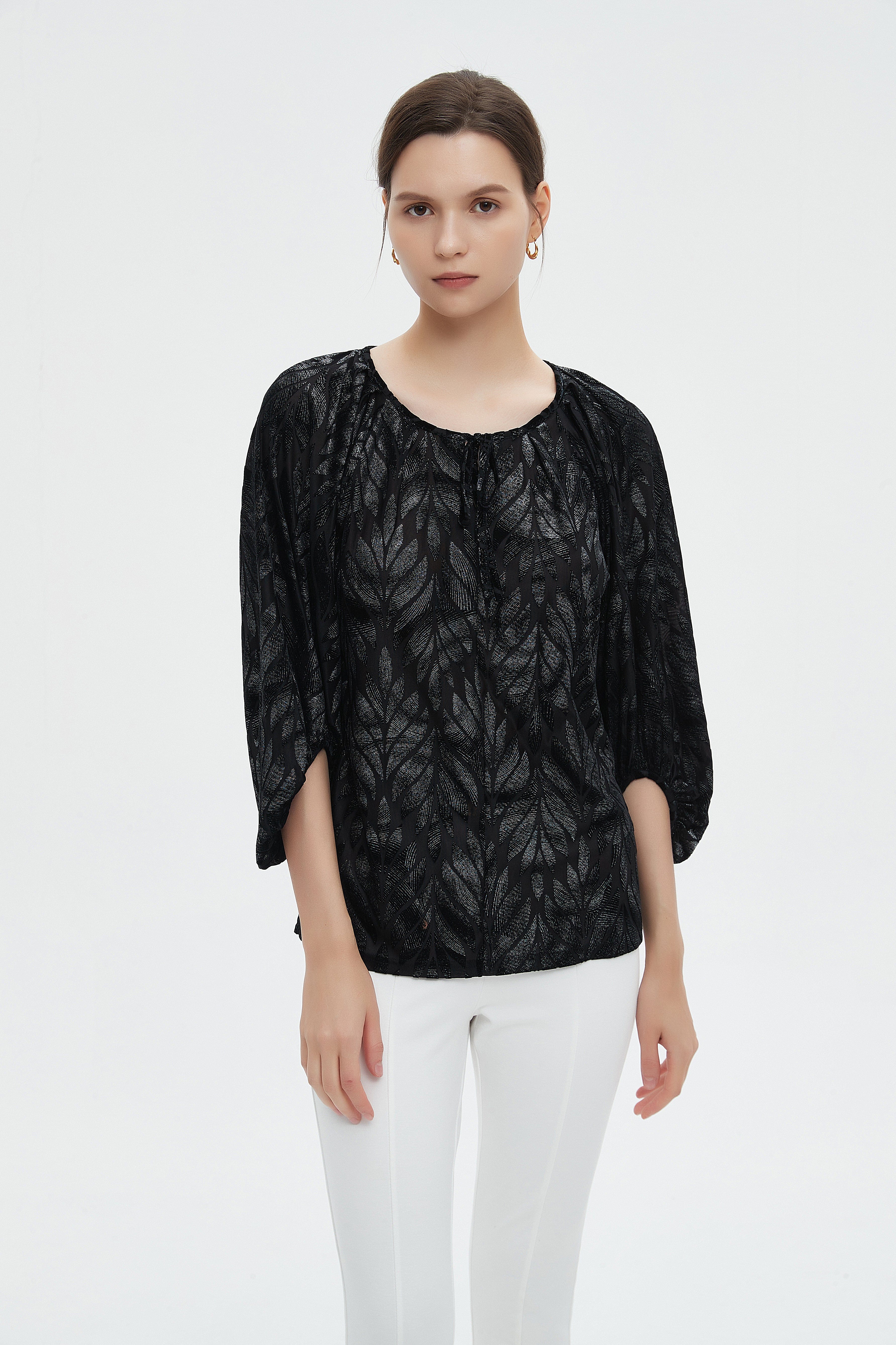 ميكا بلوزة نسائية مشجرة بكم 3/4 ورقبة دائرية