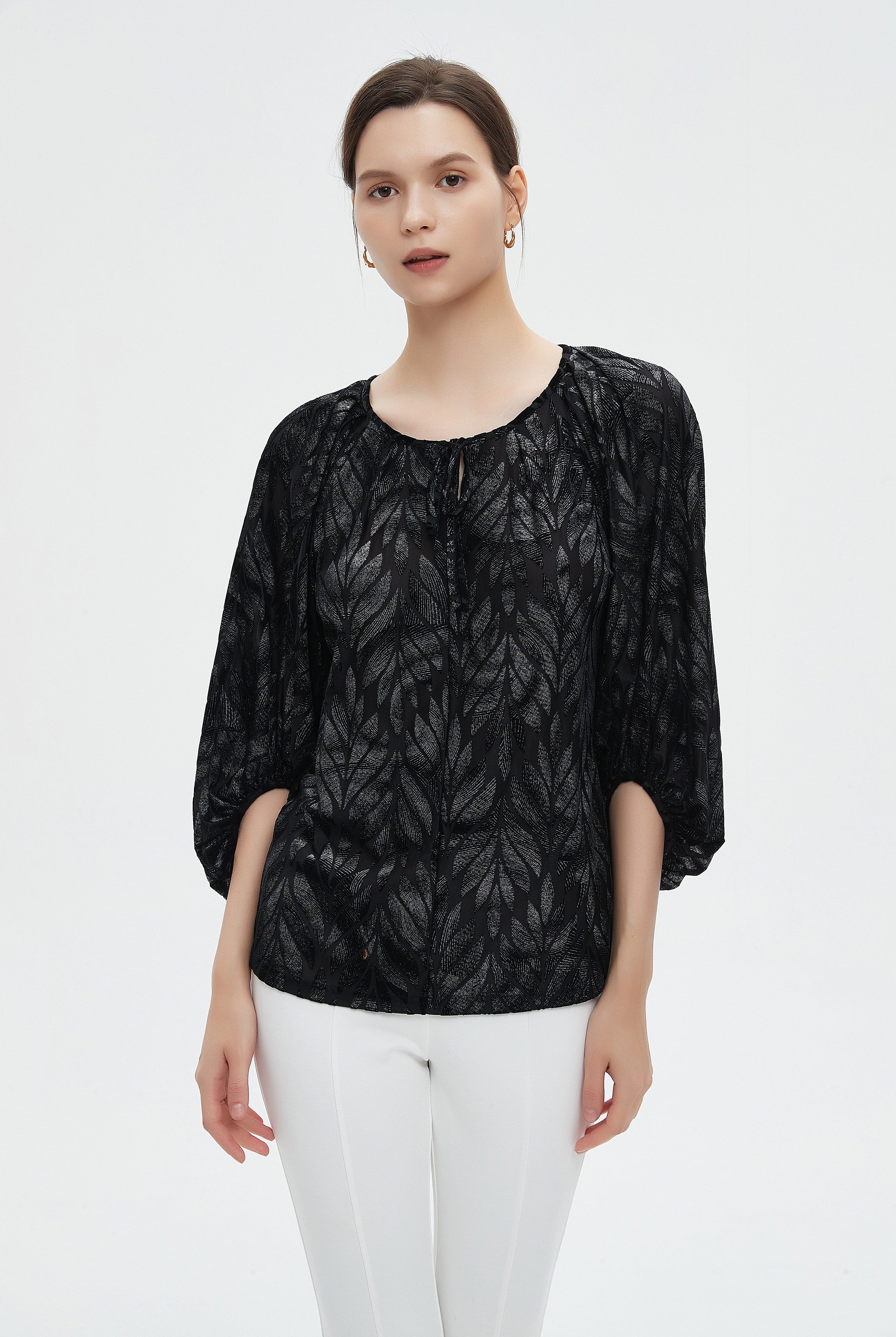 ميكا بلوزة نسائية مشجرة بكم 3/4 ورقبة دائرية