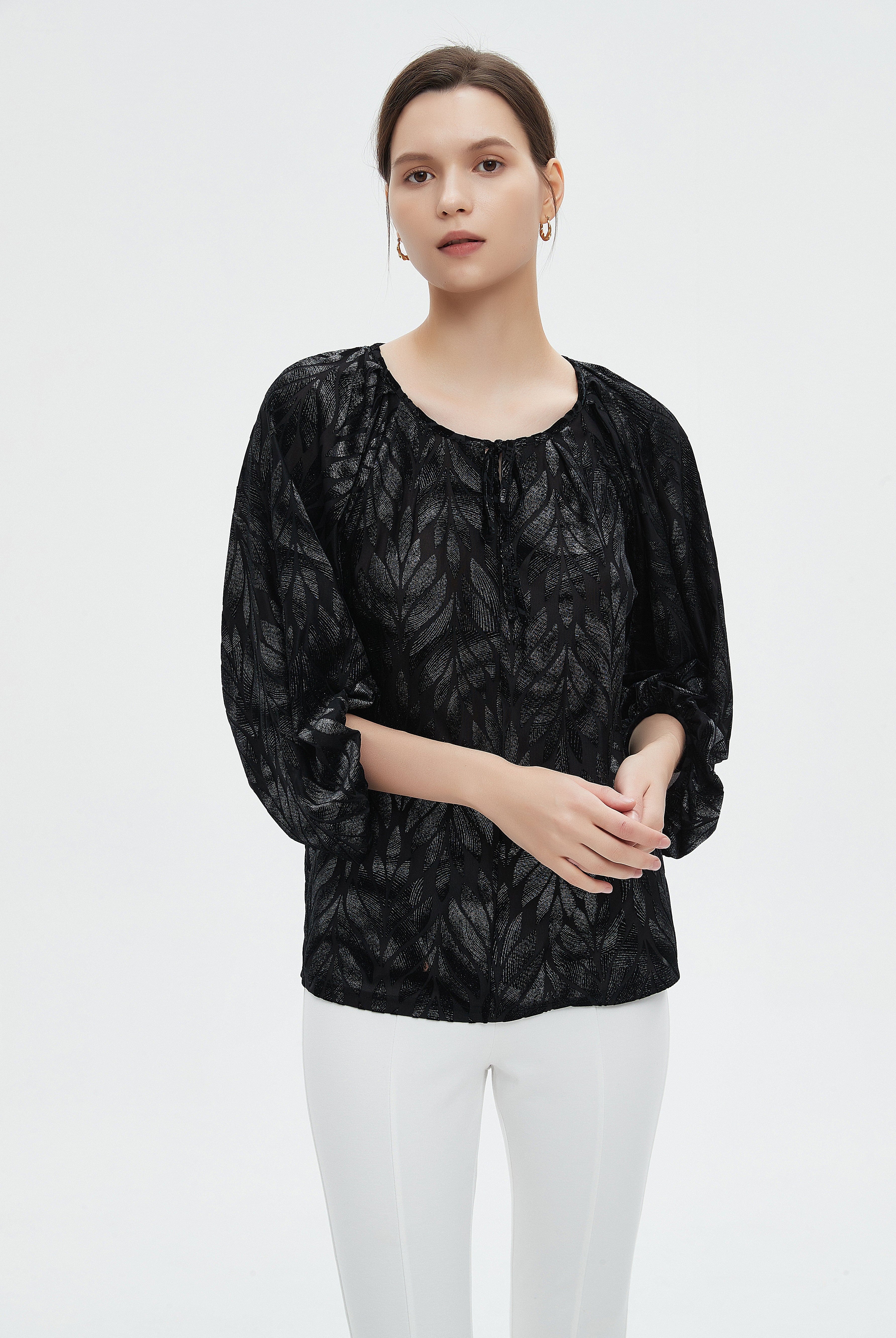 ميكا بلوزة نسائية مشجرة بكم 3/4 ورقبة دائرية