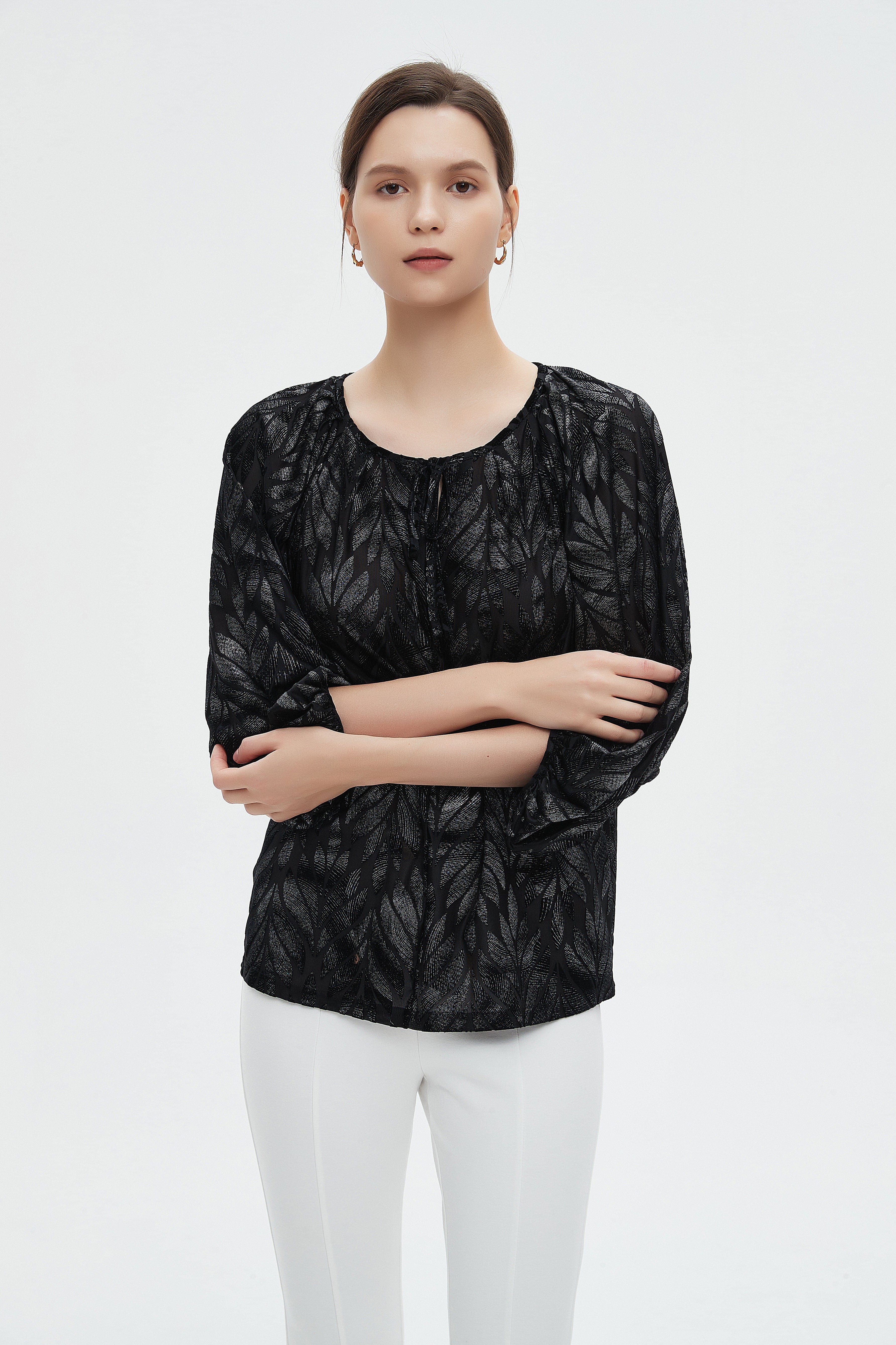 ميكا بلوزة نسائية مشجرة بكم 3/4 ورقبة دائرية