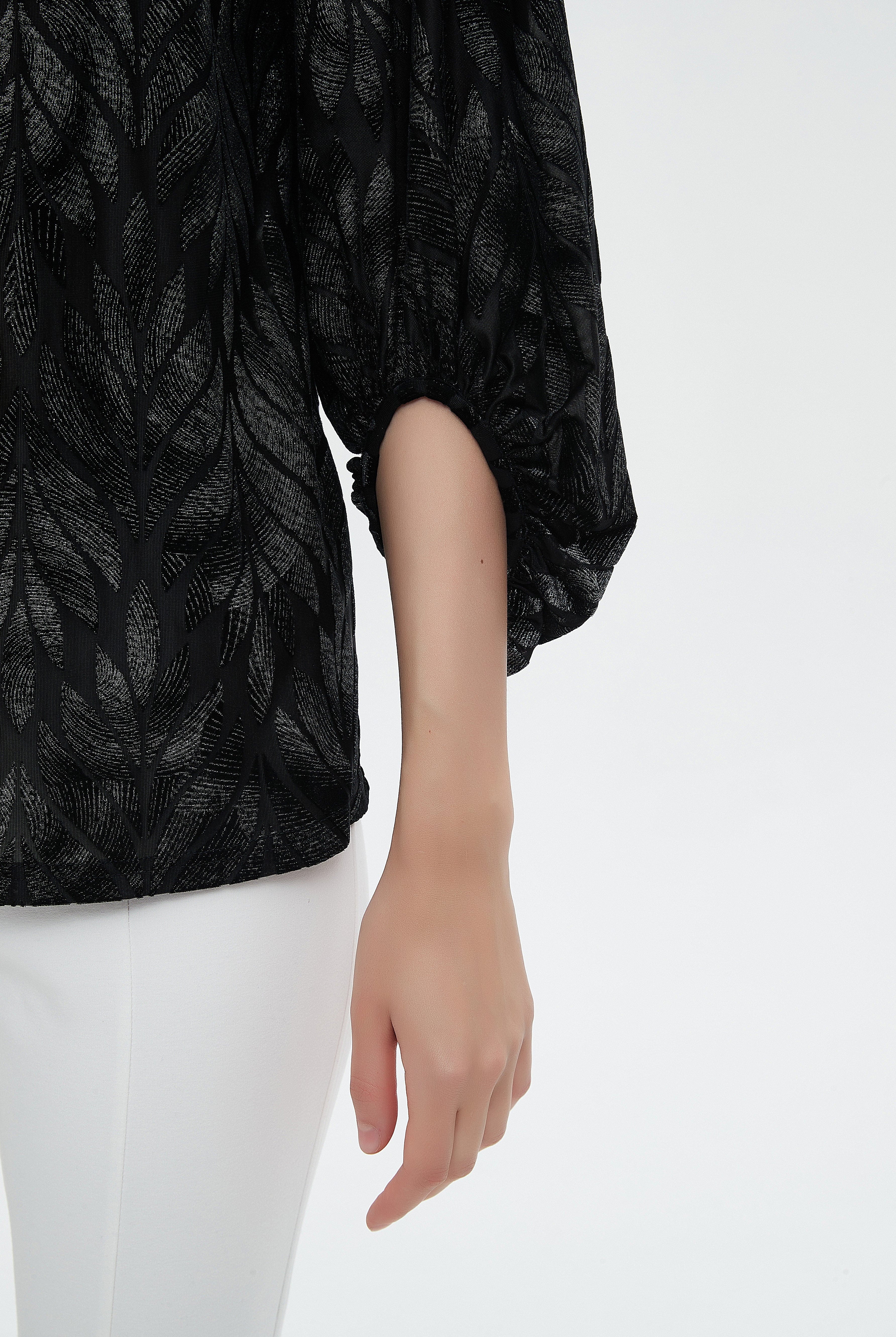 ميكا بلوزة نسائية مشجرة بكم 3/4 ورقبة دائرية