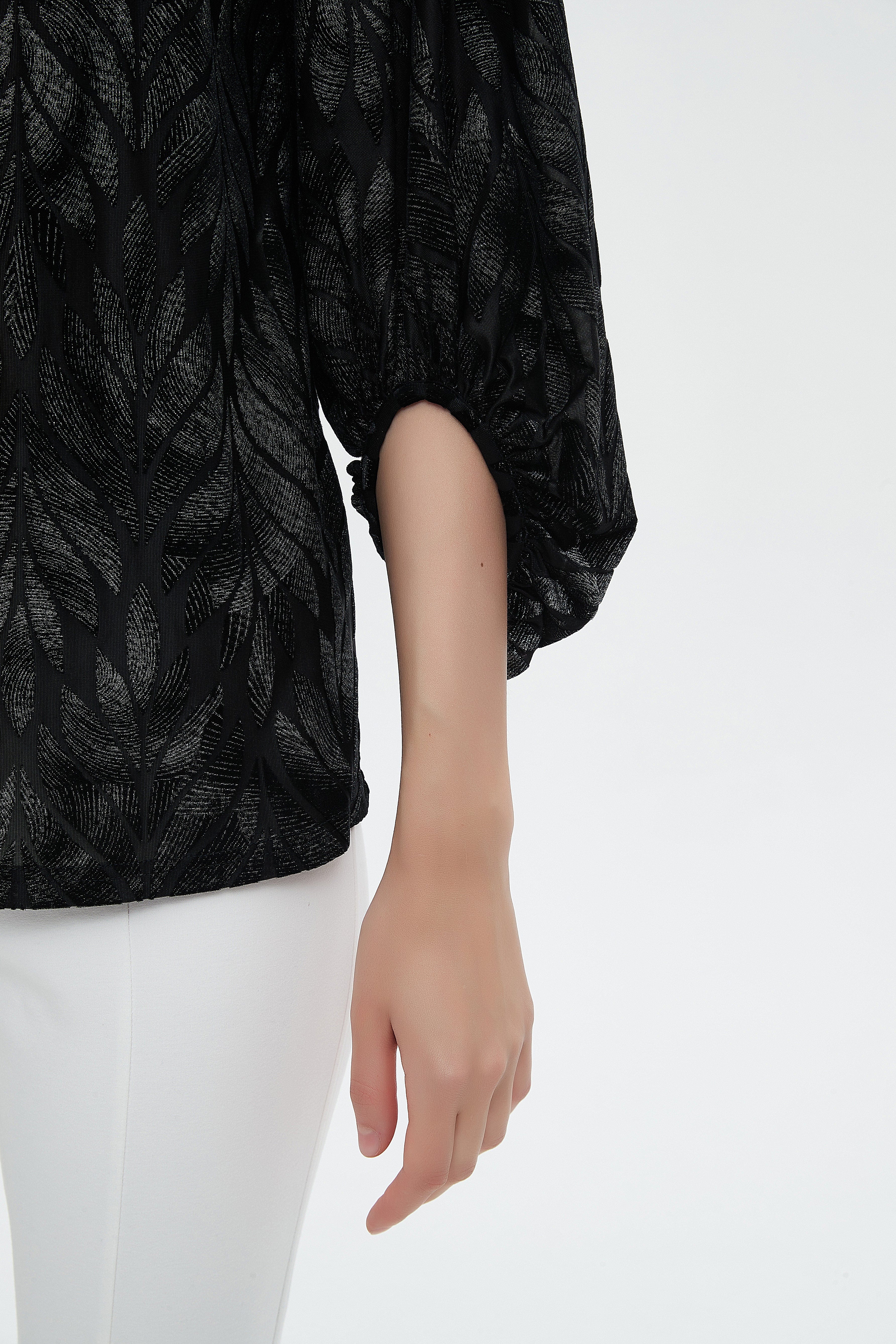 ميكا بلوزة نسائية مشجرة بكم 3/4 ورقبة دائرية