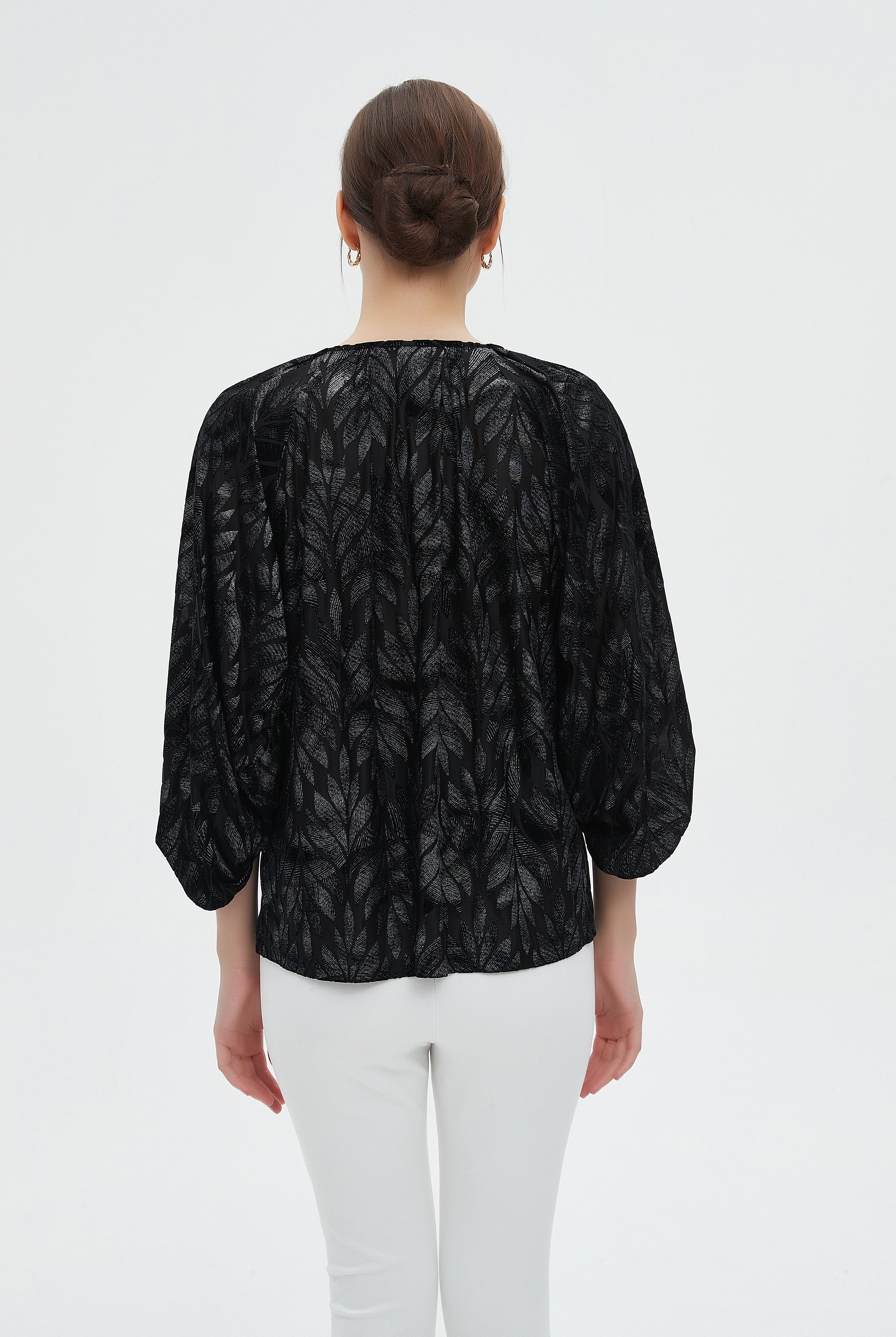 ميكا بلوزة نسائية مشجرة بكم 3/4 ورقبة دائرية