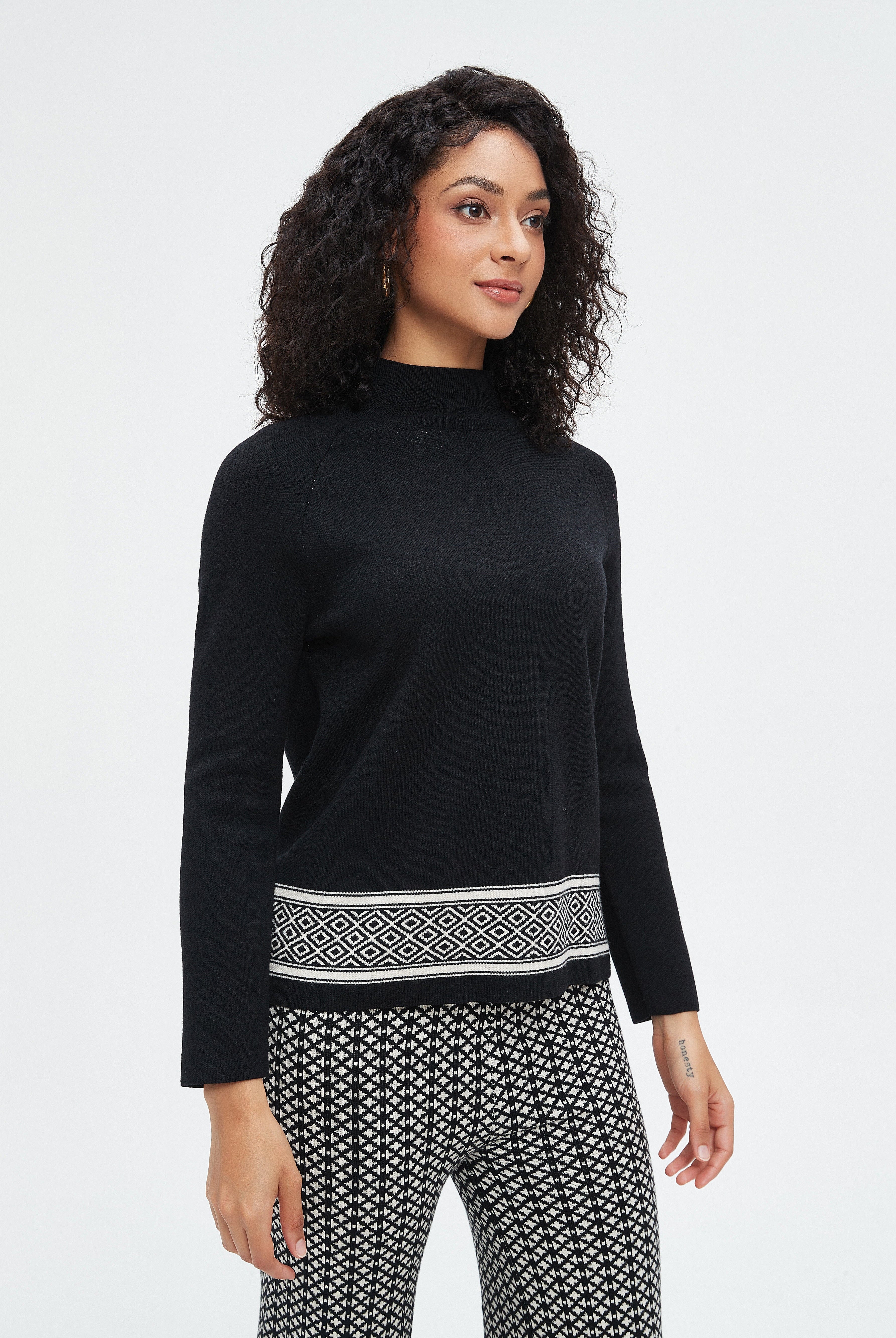 نتشي بلوزة نسائية طويلة شتوية برقبة عالية