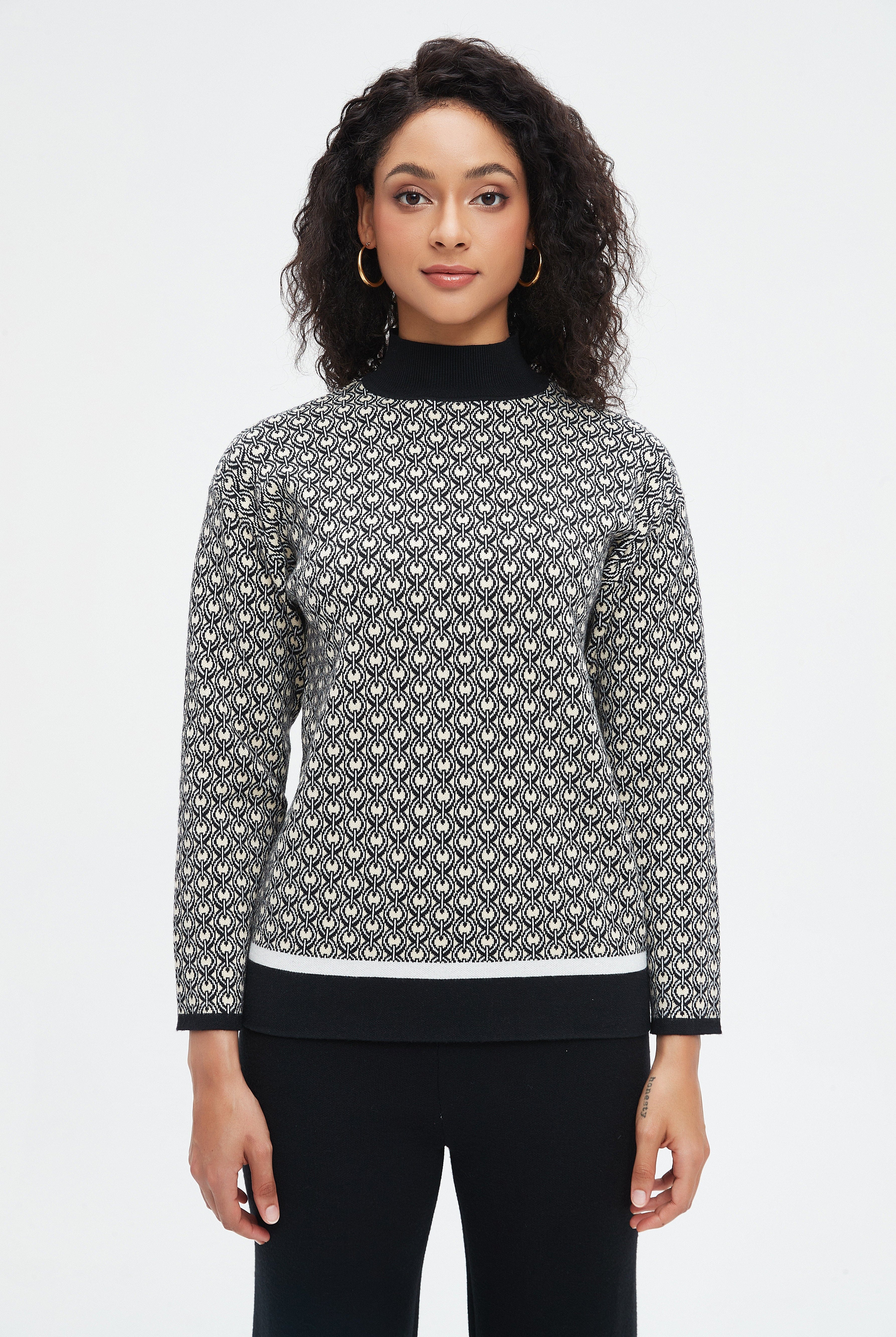 نتشي بلوزة نسائية طويلة بكم طويل وفيونكه على الرقبة