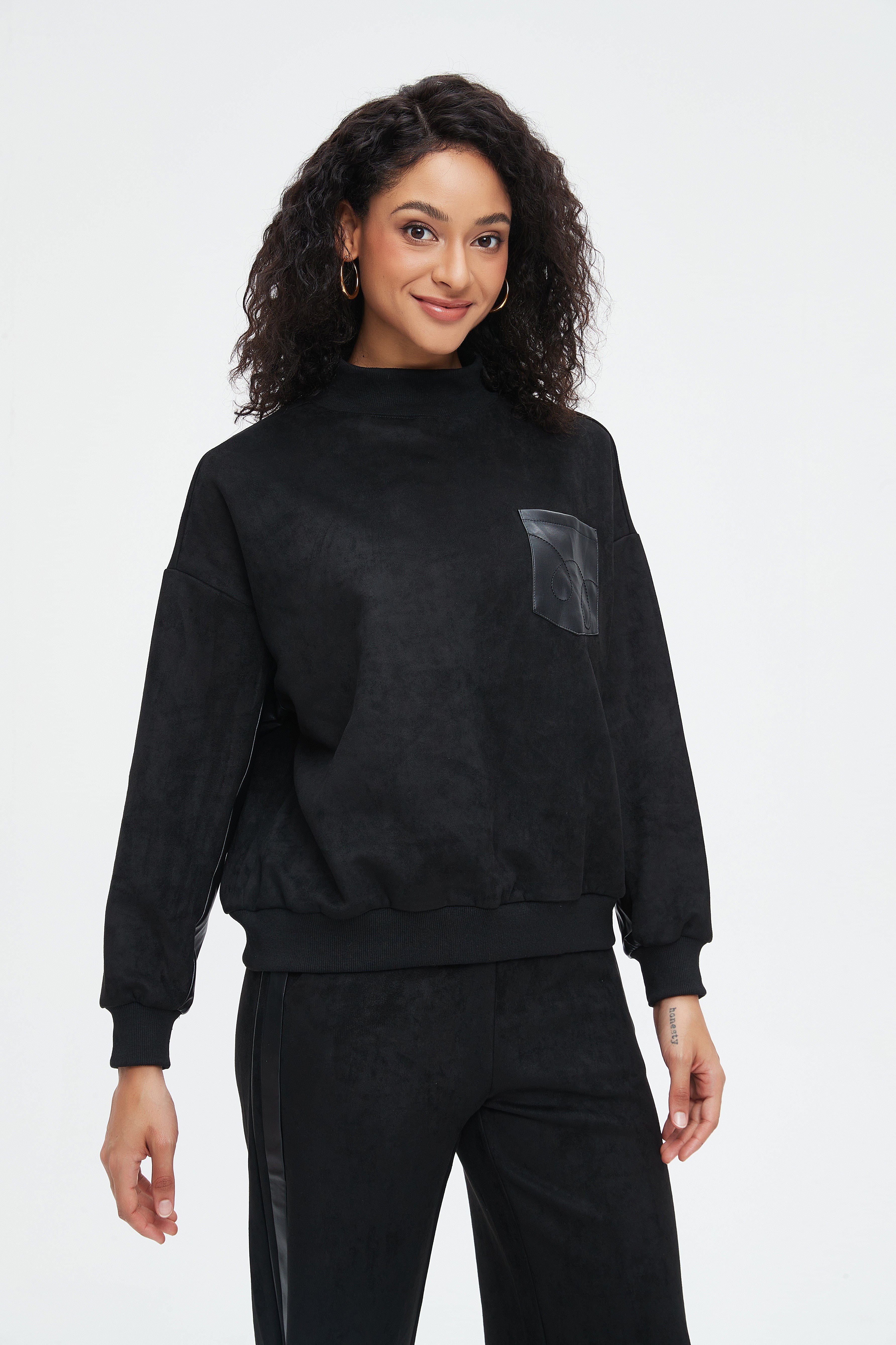 نتشي بلوزة نسائية شتوية طويلة سادة بجيب على الصدر