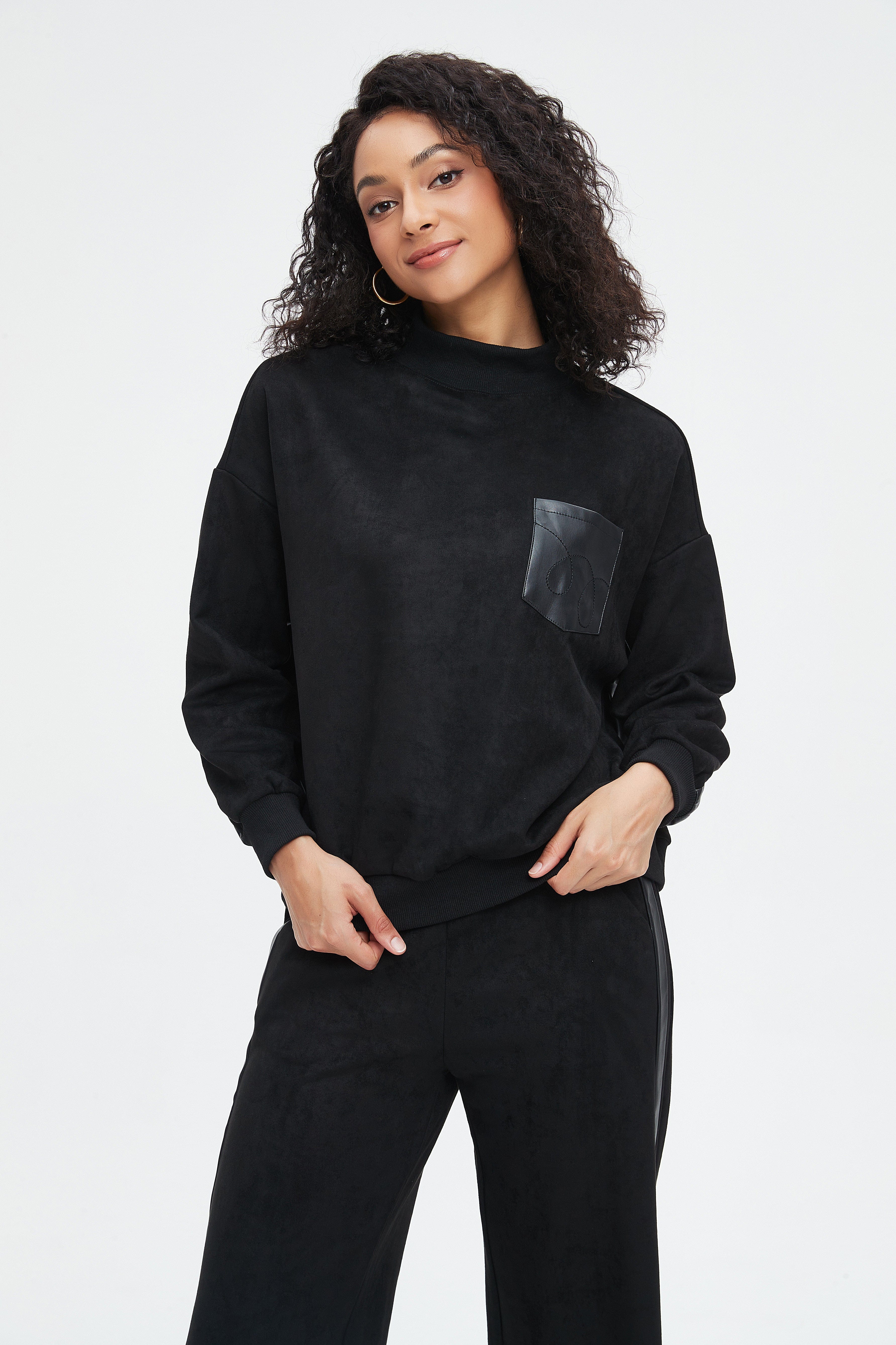 نتشي بلوزة نسائية شتوية طويلة سادة بجيب على الصدر