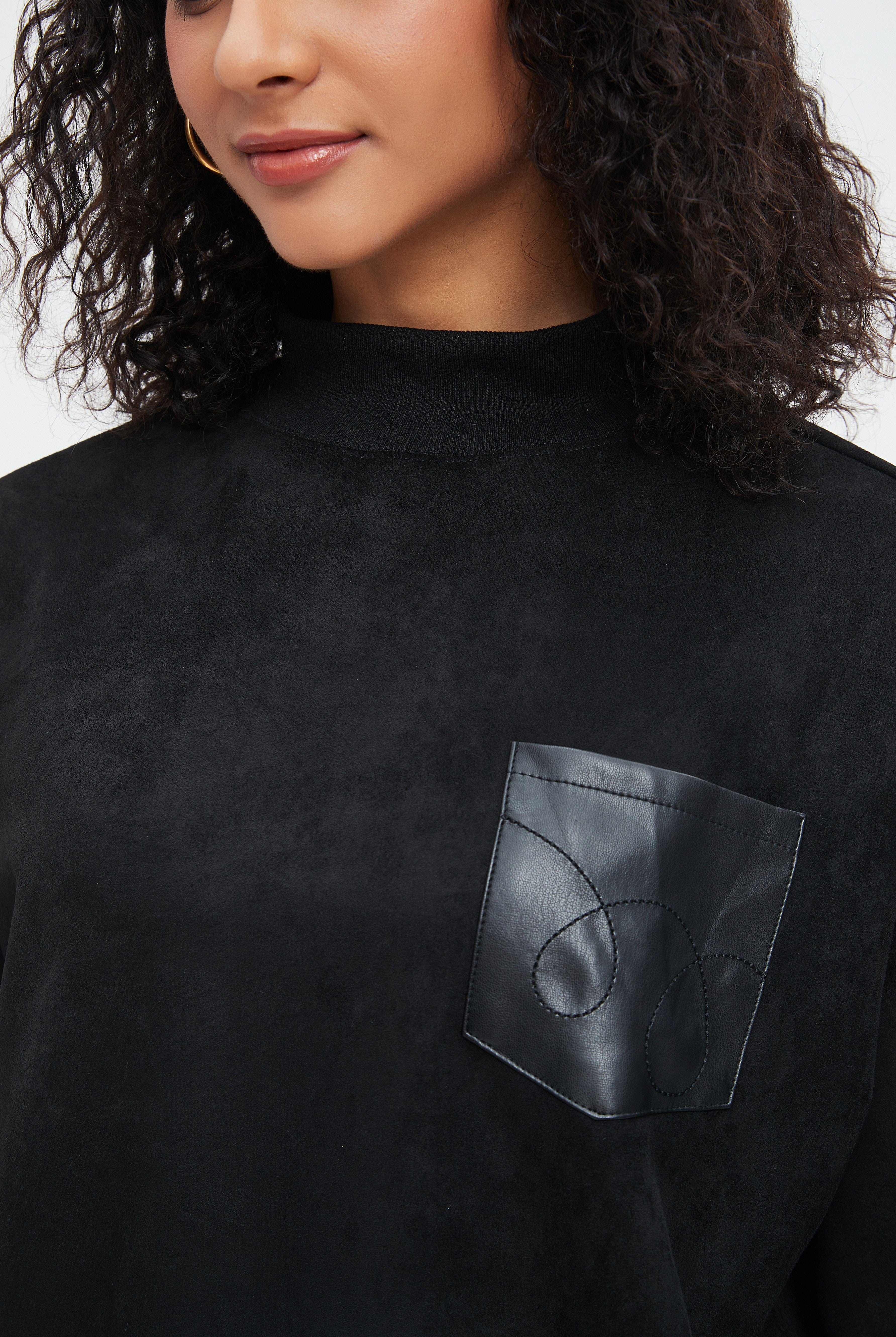 نتشي بلوزة نسائية شتوية طويلة سادة بجيب على الصدر