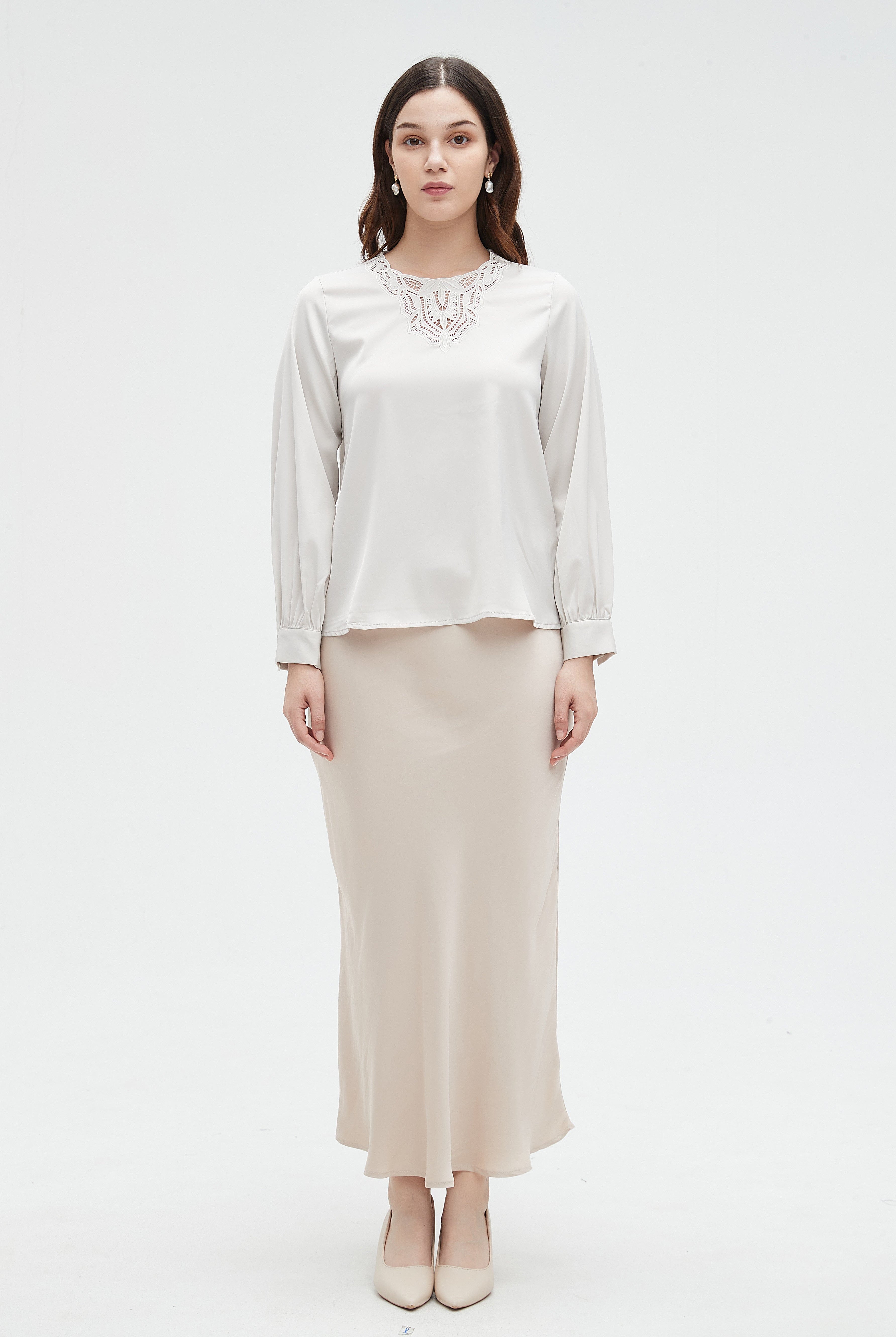 نتشي بلوزة نسائي بكم طويل ونقشه على الصدر