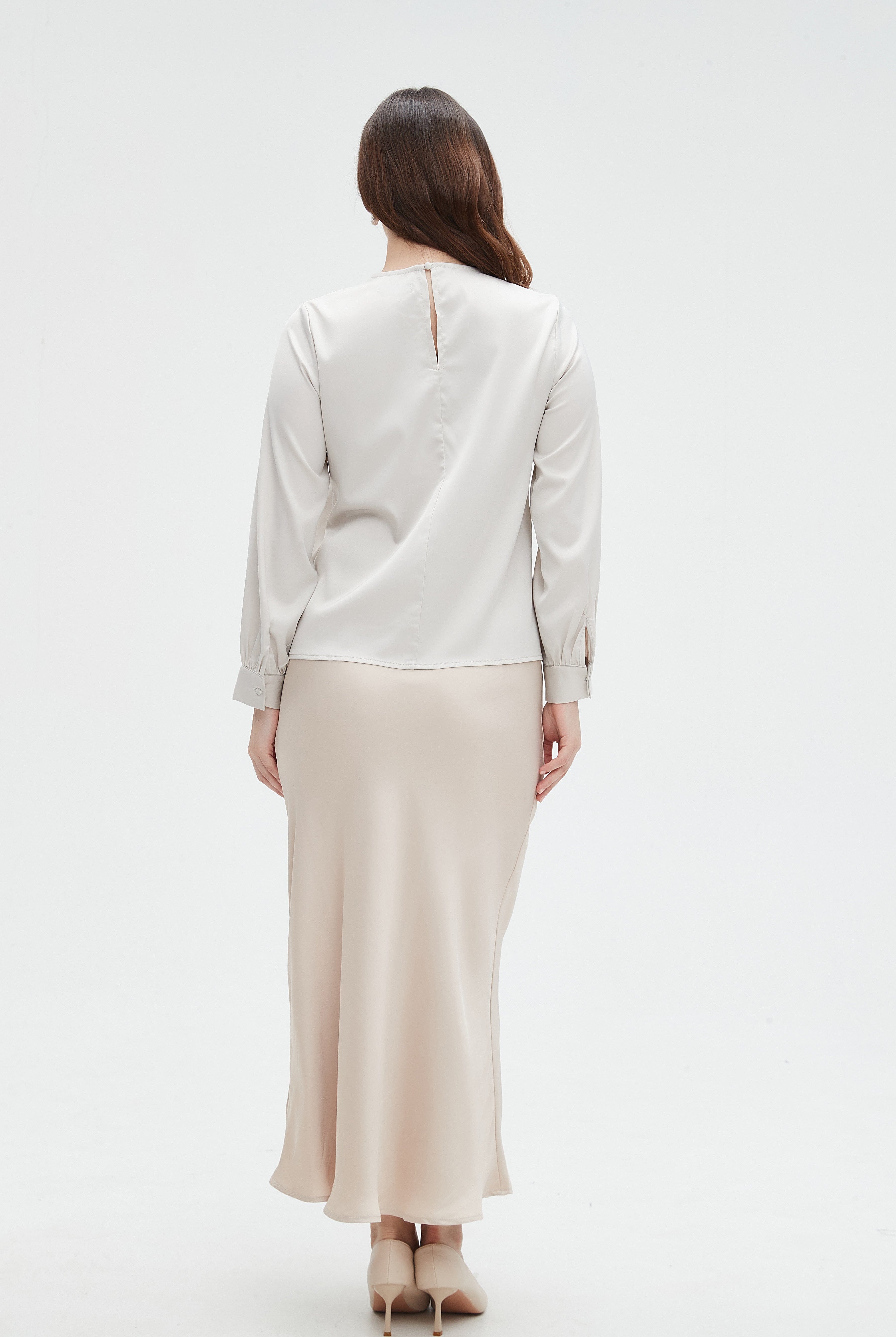 نتشي بلوزة نسائي بكم طويل ونقشه على الصدر