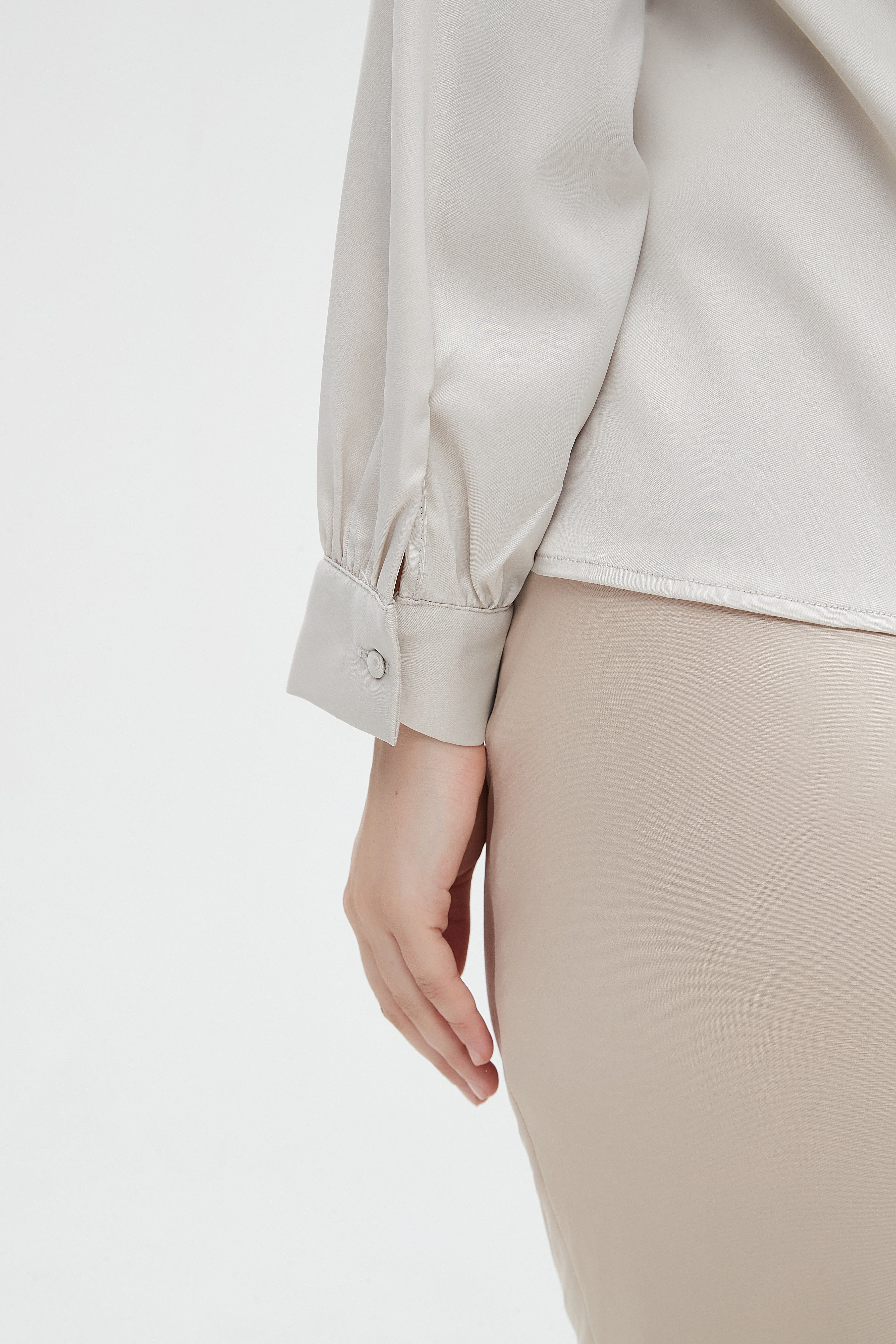 ูุชุดู ุจููุฒุฉ ูุณุงุฆู ุจูู
ุทููู ูููุดู ุนูู ุงูุตุฏุฑ