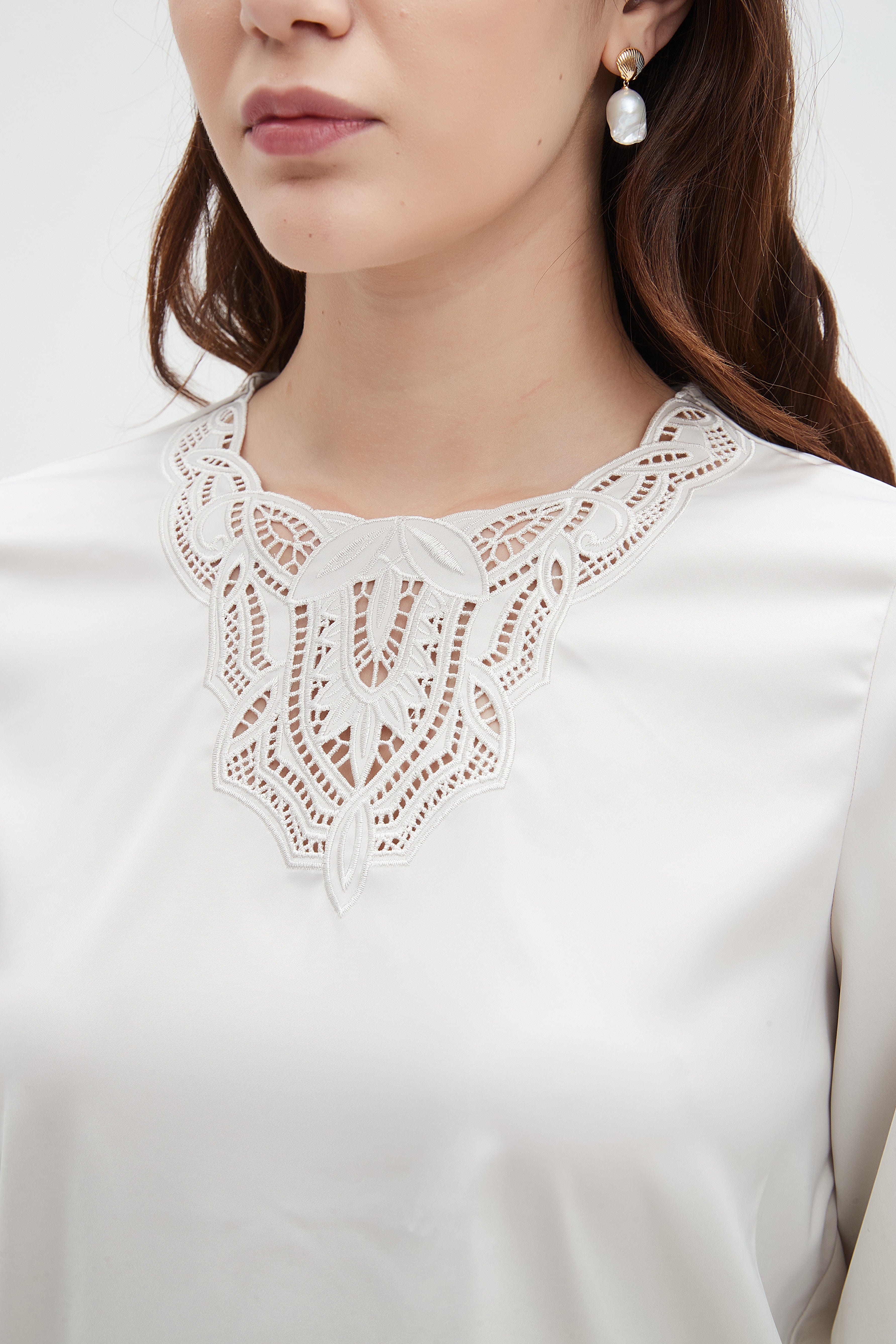 ูุชุดู ุจููุฒุฉ ูุณุงุฆู ุจูู
ุทููู ูููุดู ุนูู ุงูุตุฏุฑ