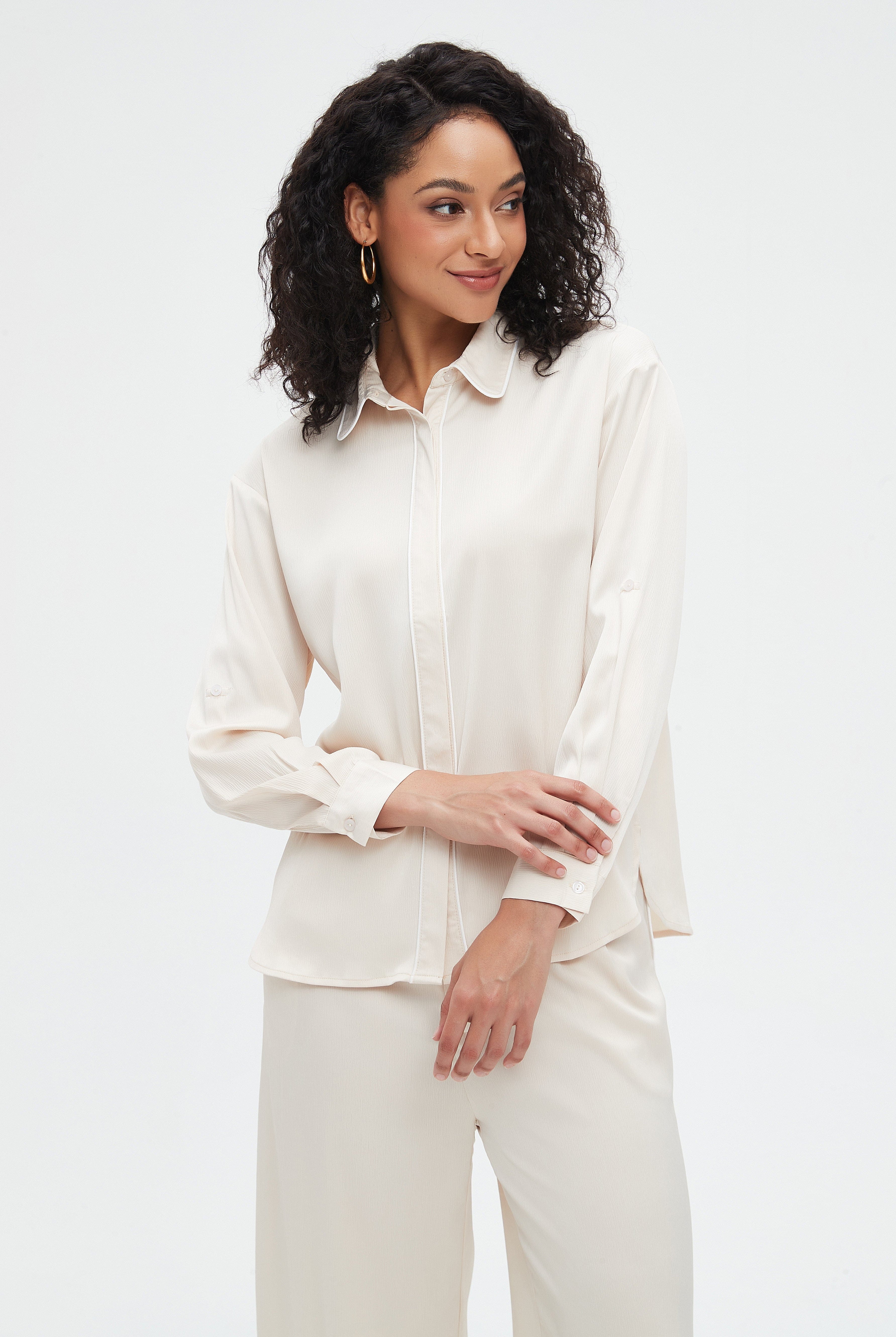 نتشي بلوزة نسائية كويلة بياقة وأزرار أمامية وكم طويل