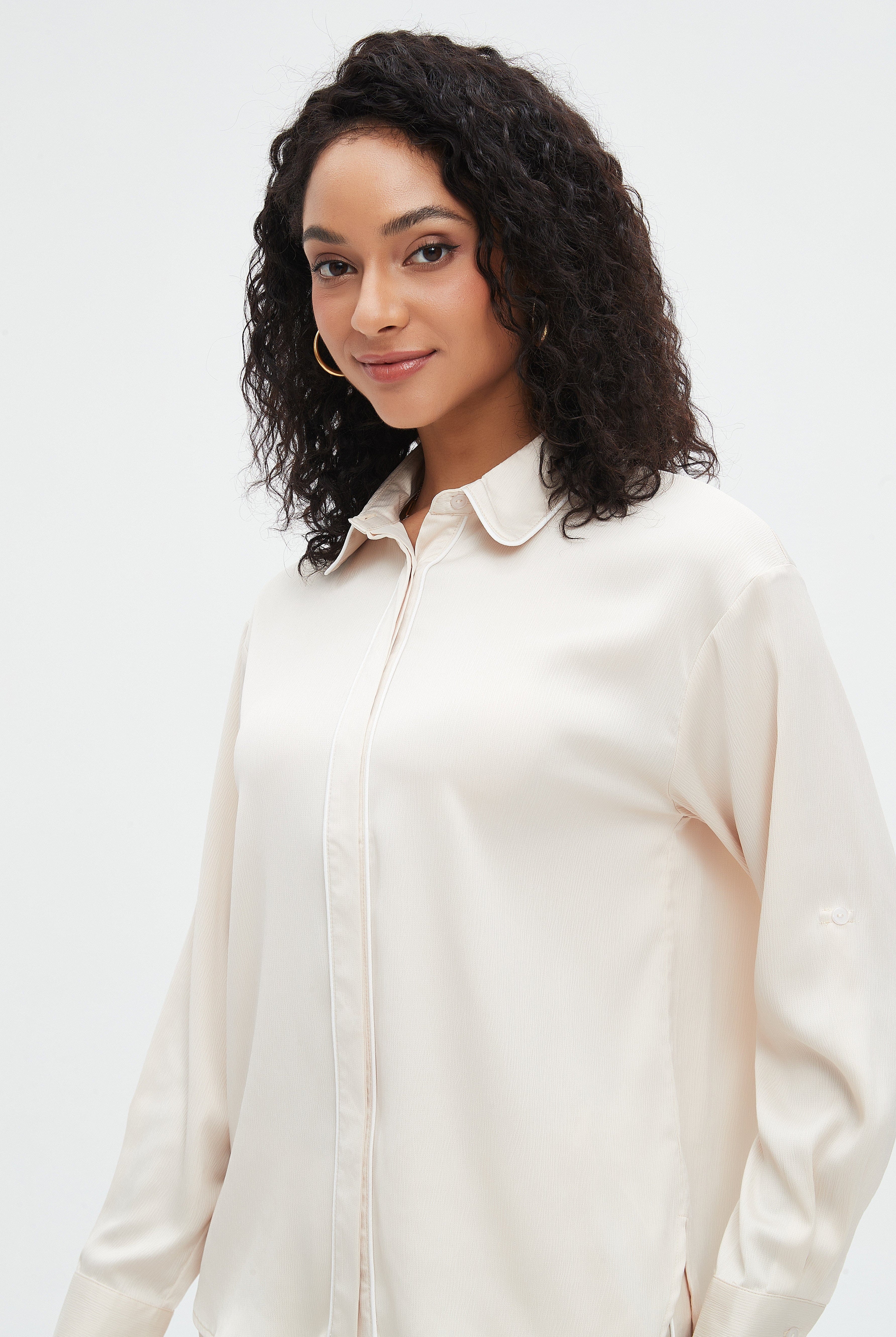 نتشي بلوزة نسائية كويلة بياقة وأزرار أمامية وكم طويل