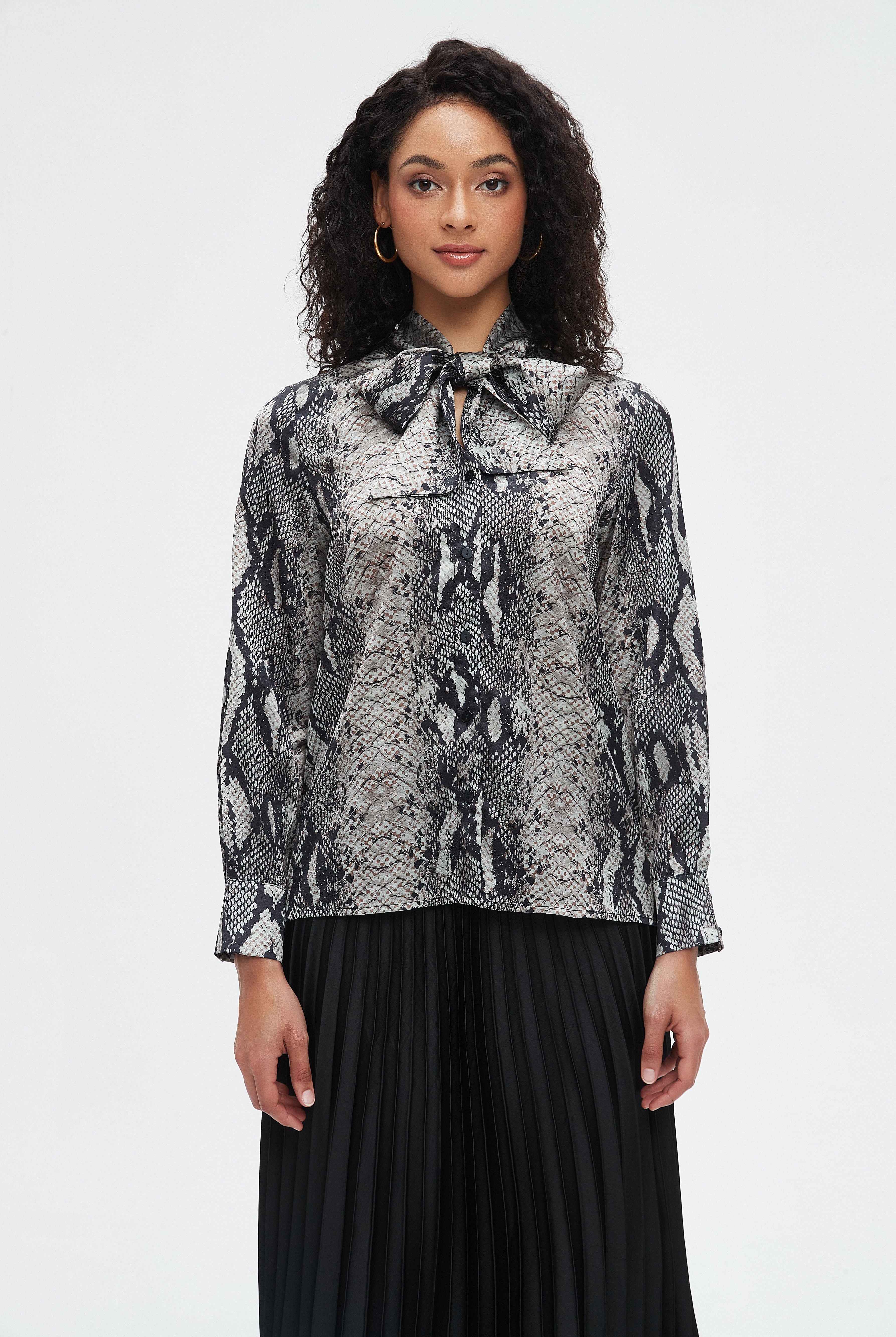 نتشي بلوزة نسائية كم طويل ونقشه تعبان وفيونكه عالرقبة