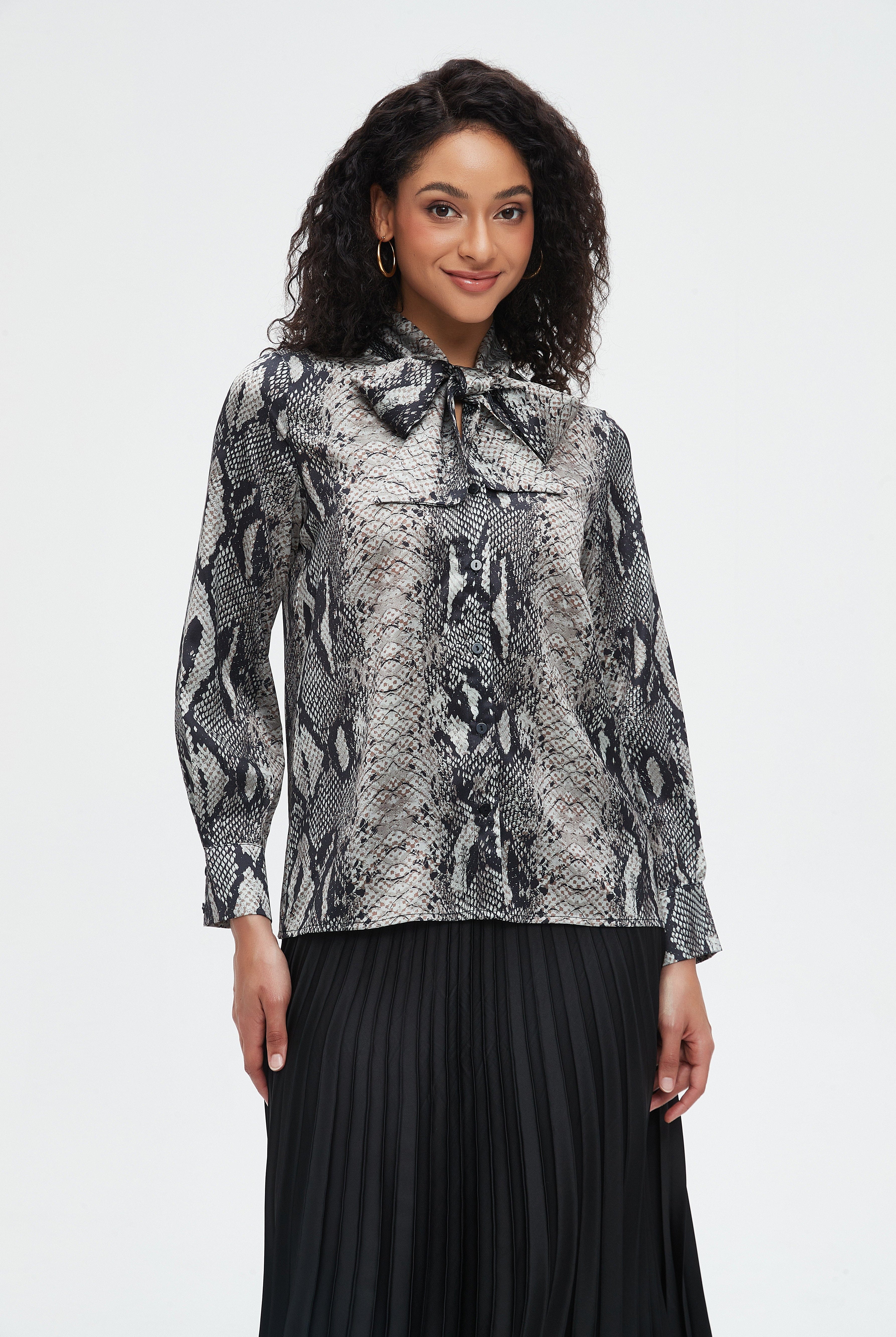 نتشي بلوزة نسائية كم طويل ونقشه تعبان وفيونكه عالرقبة