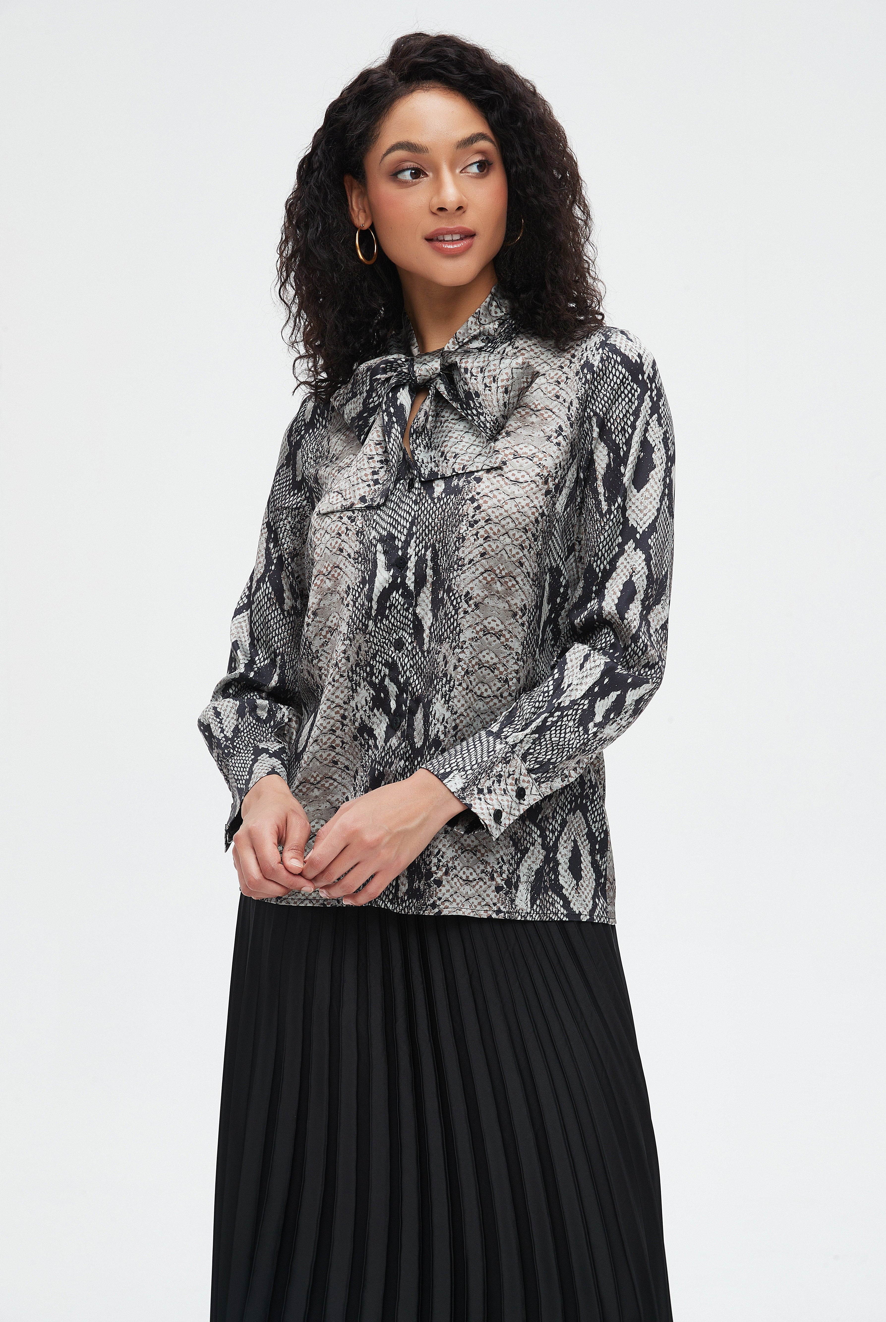 نتشي بلوزة نسائية كم طويل ونقشه تعبان وفيونكه عالرقبة