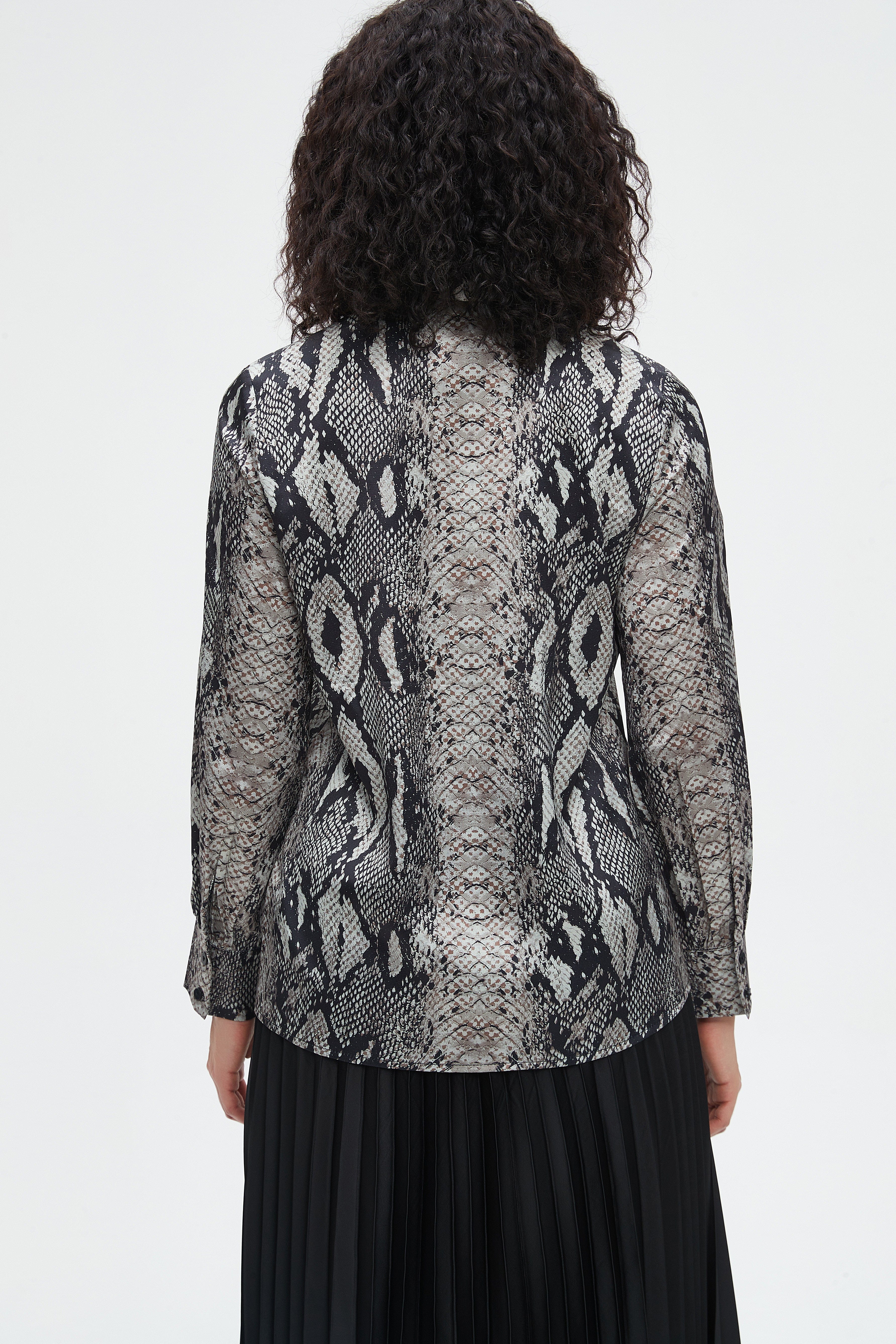 نتشي بلوزة نسائية كم طويل ونقشه تعبان وفيونكه عالرقبة