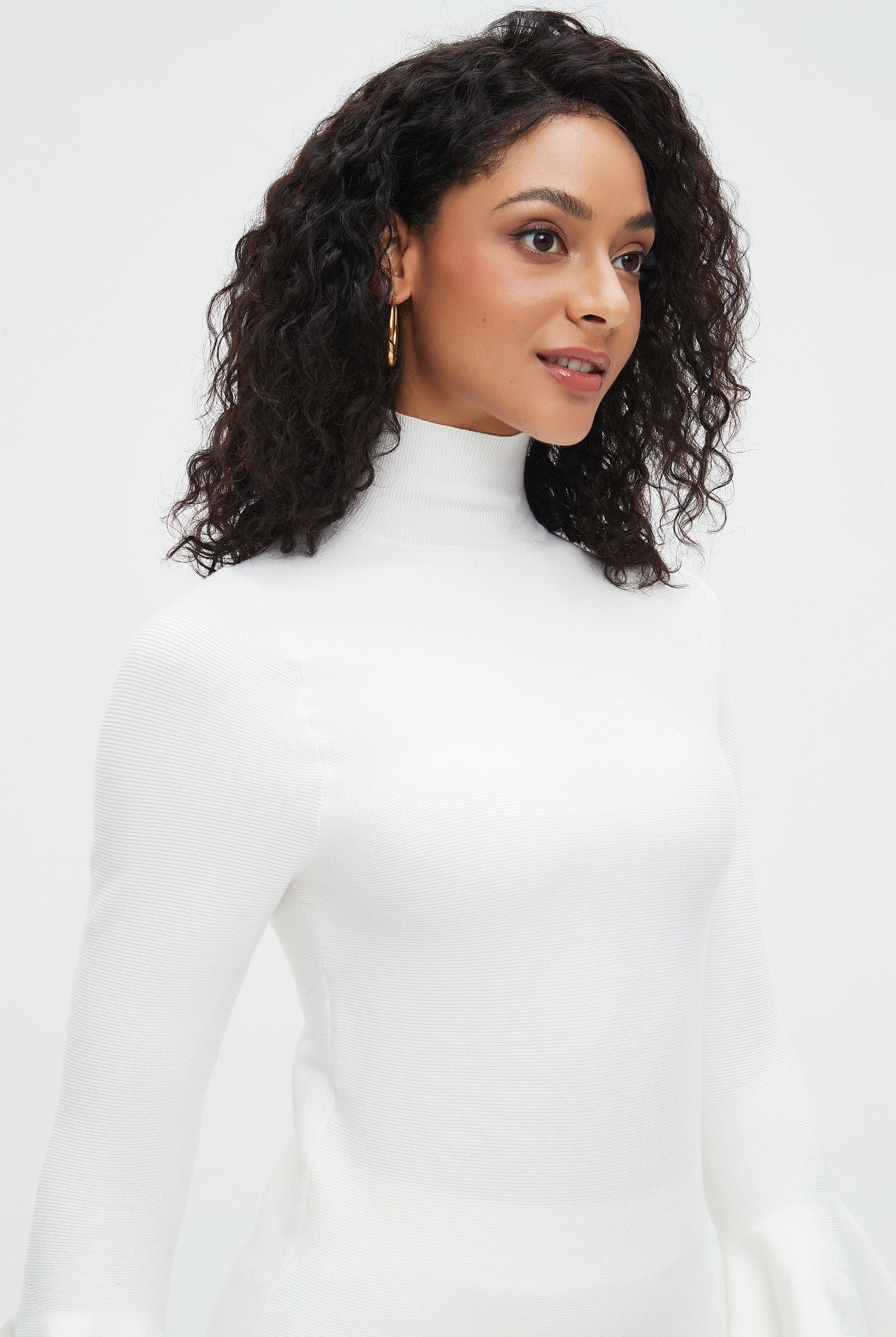 نتشي بلوزة نسائية شتوى برقبة عالية وأكمام 3/4 ساده