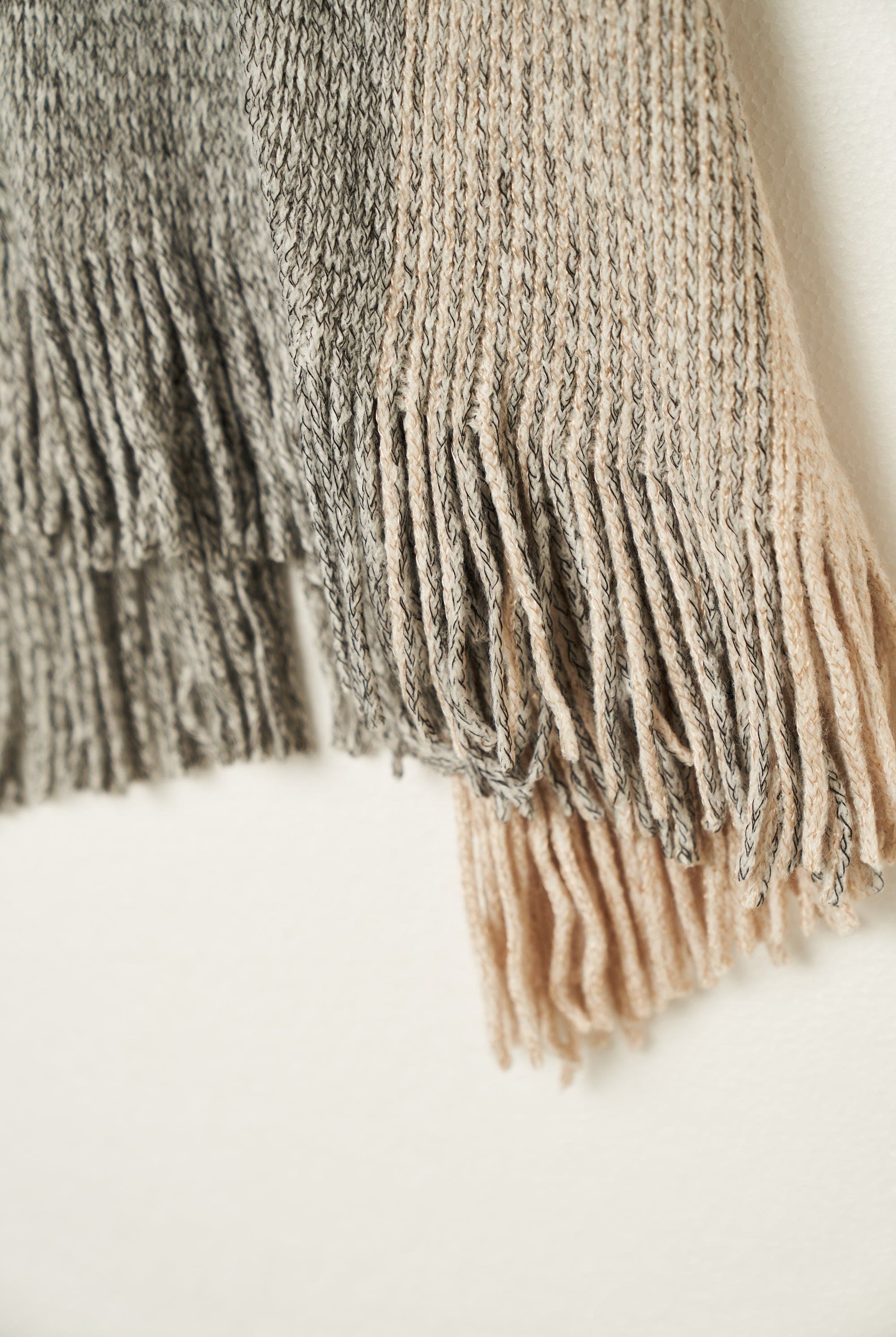 نتشي وشاح منقوش مزين بالخيوط نسائي