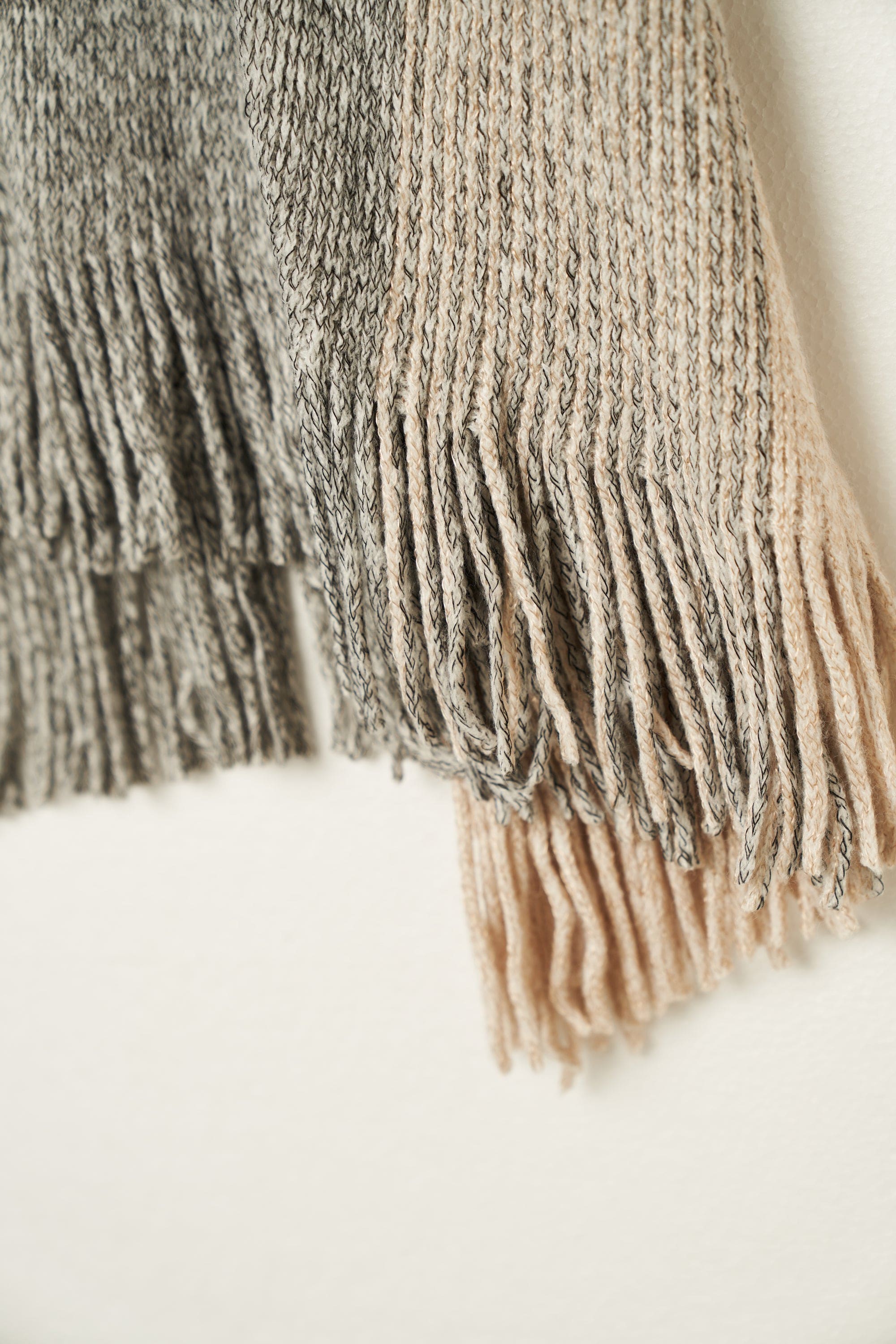 نتشي وشاح منقوش مزين بالخيوط نسائي