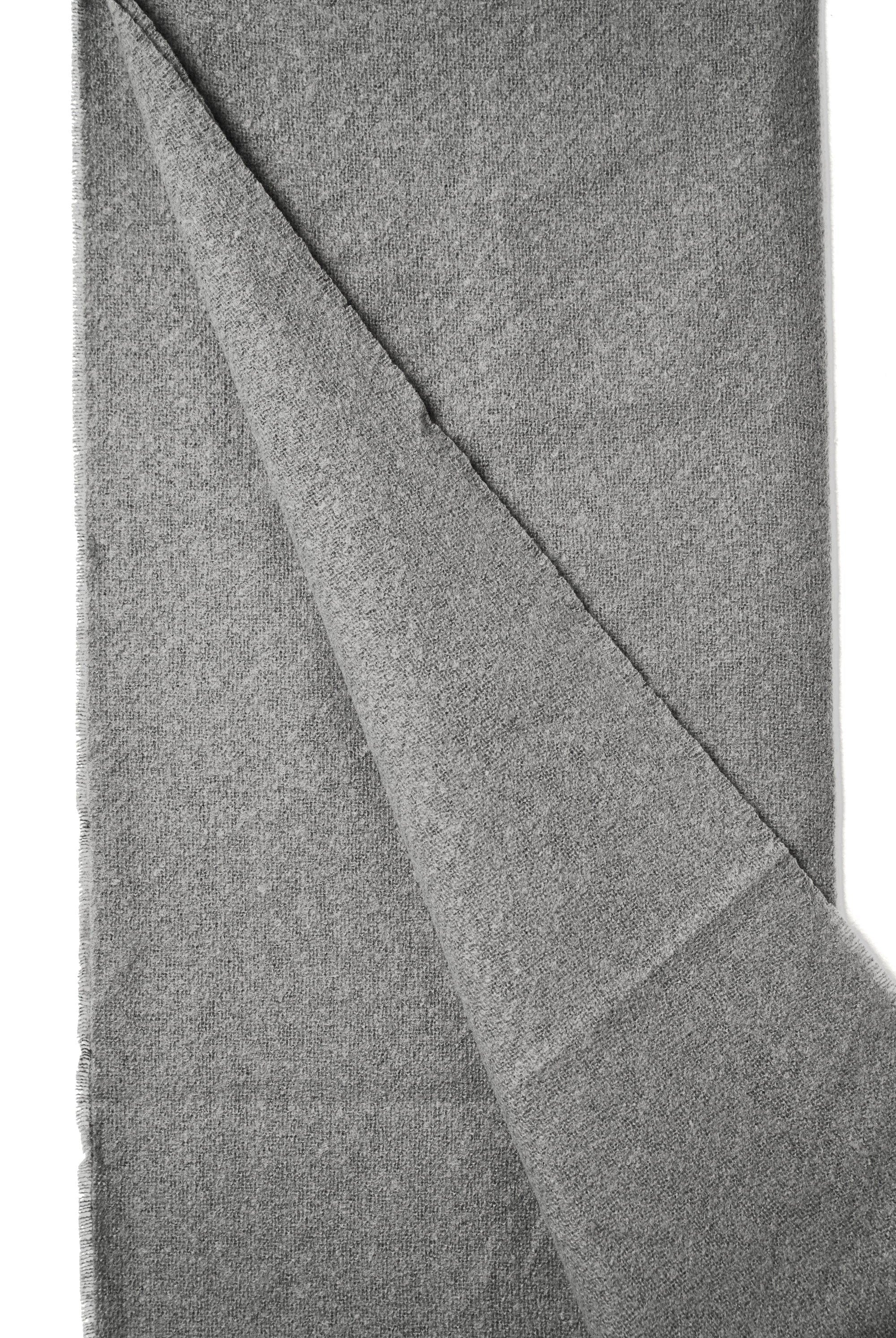 ميكا شال مزين بفرو نسائي سادة