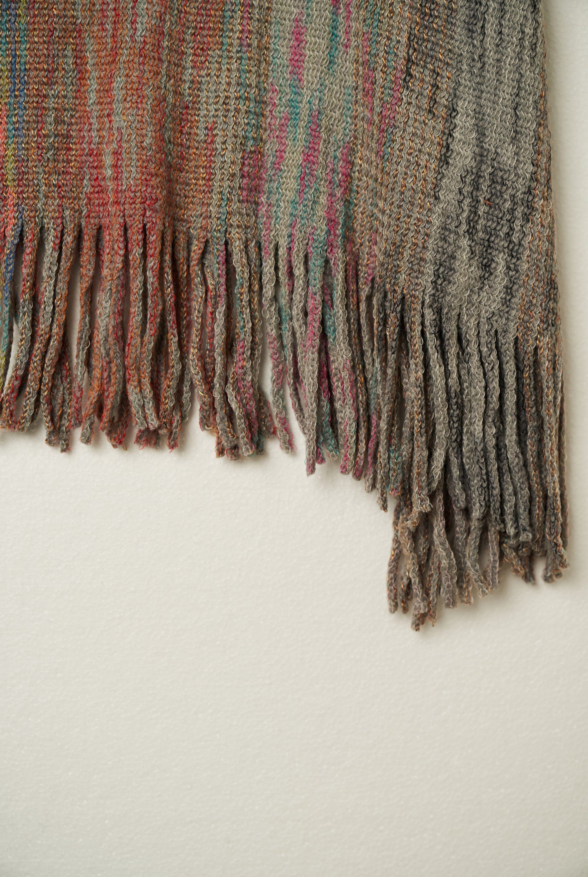 نتشي وشاح منقوش ملون قصير