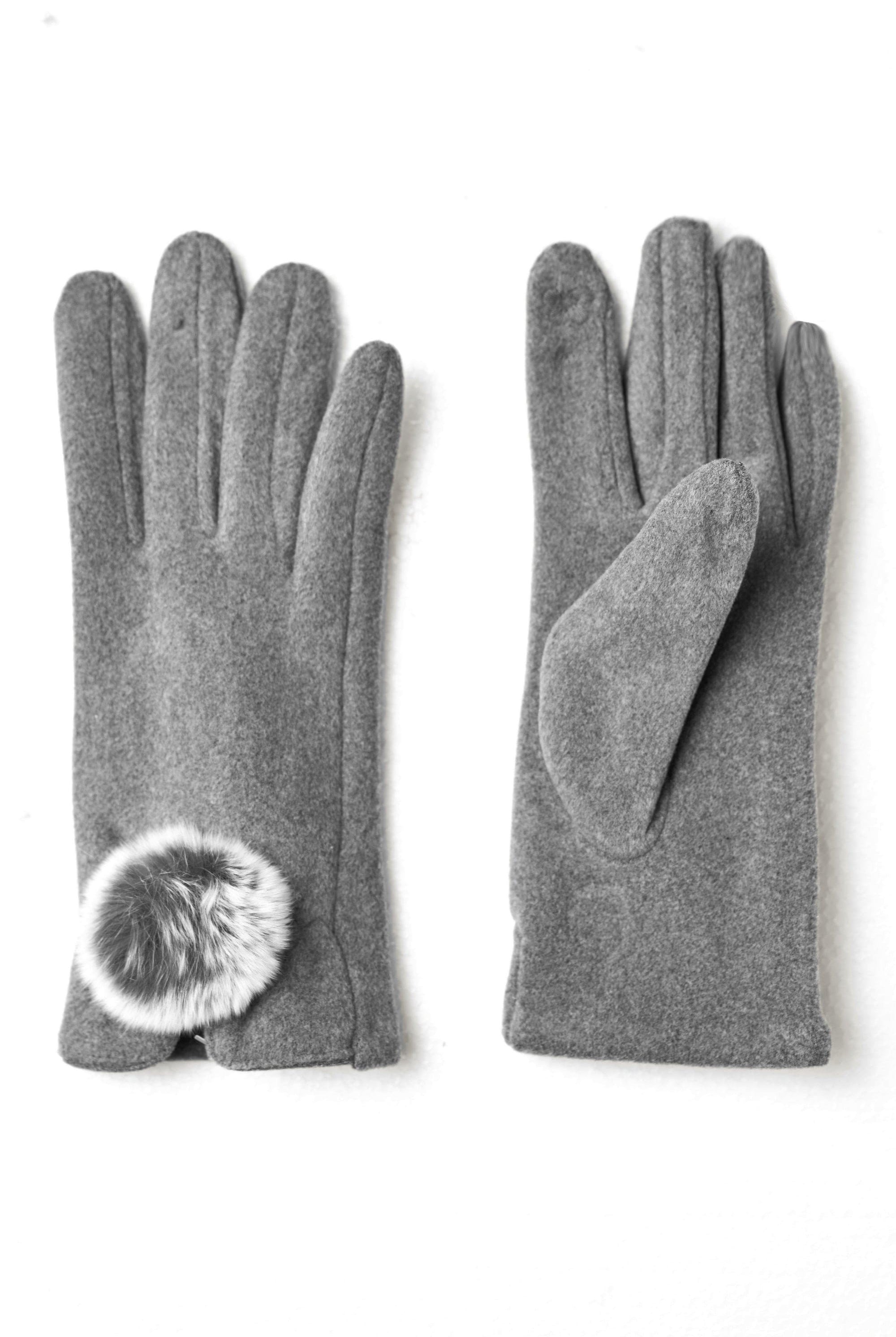 نتشي قفازات رمادية مزينة بكرة فرو