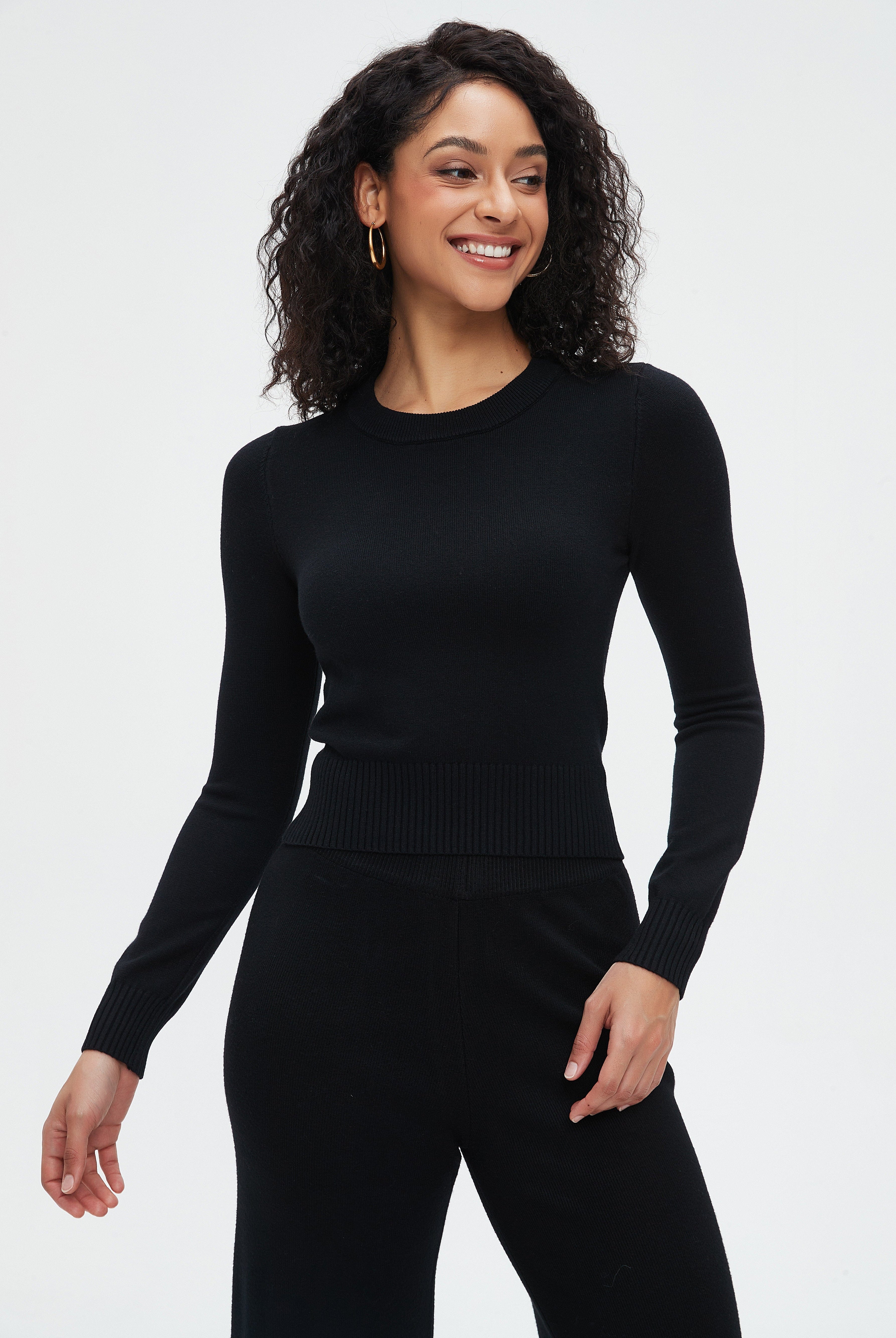 نتشي بلوزة نسائية قصيرة بأكمام طويلة سادة