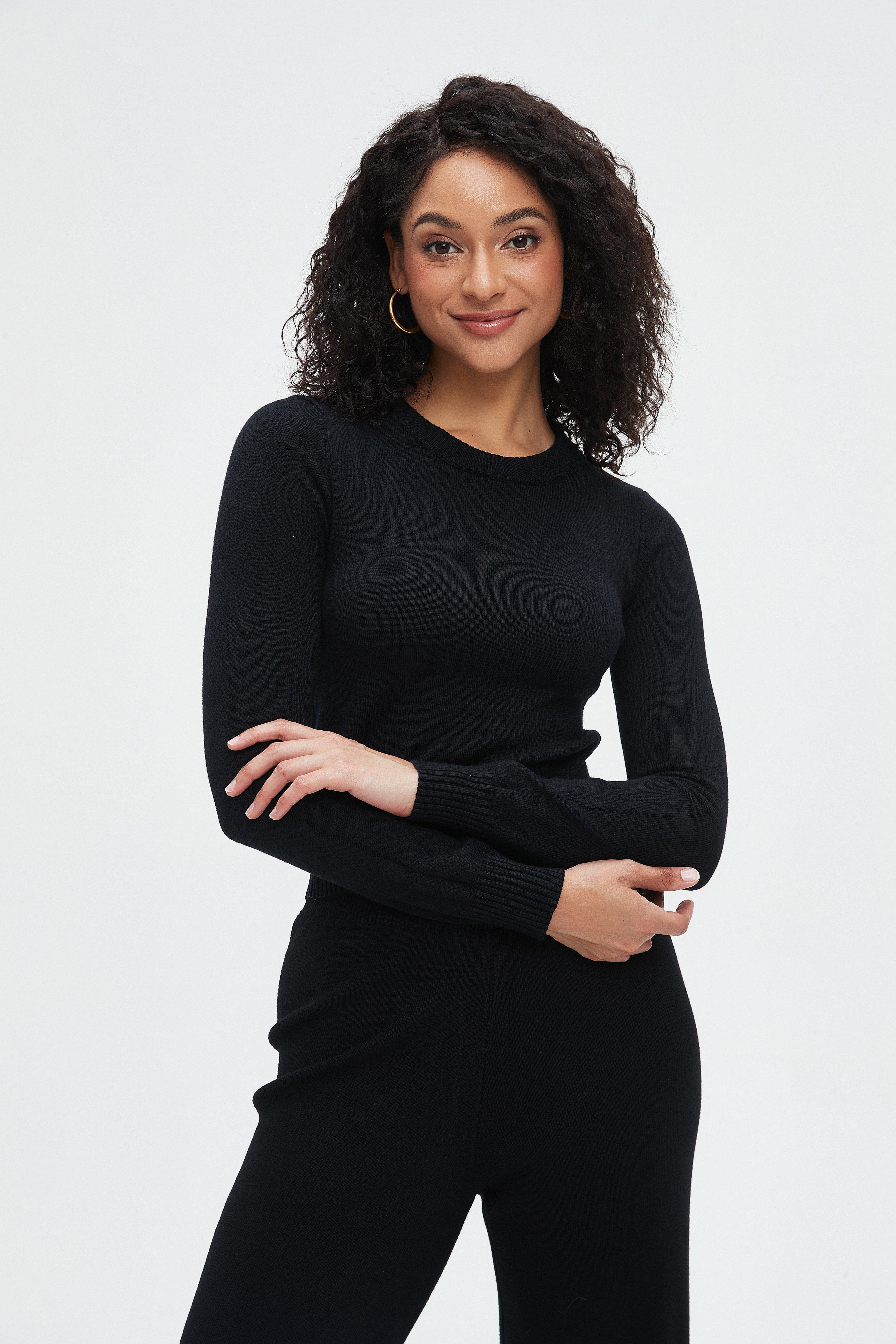 نتشي بلوزة نسائية قصيرة بأكمام طويلة سادة