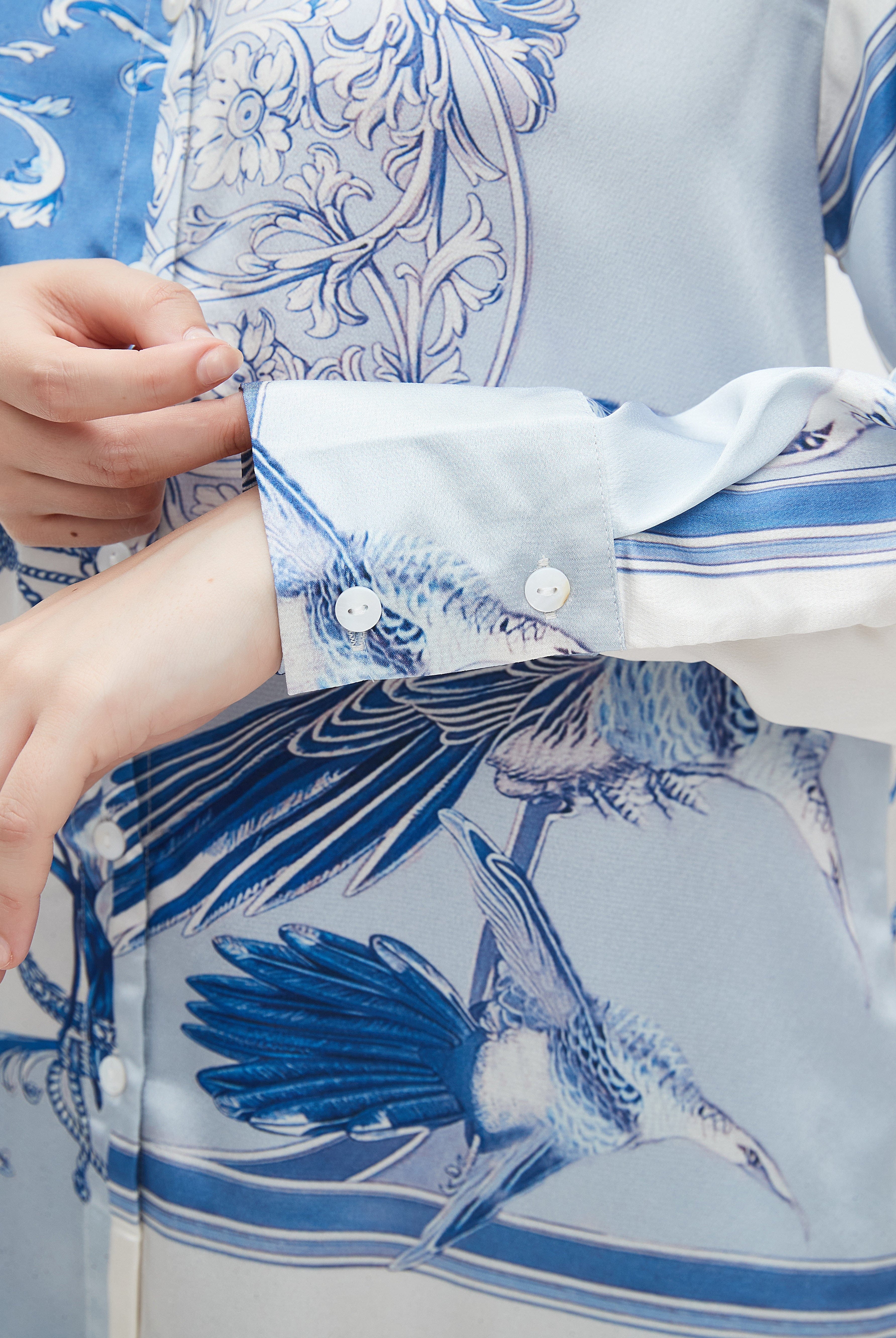 نتشي بلوزة نسائي بكم مطبوعه بياقة وازرار