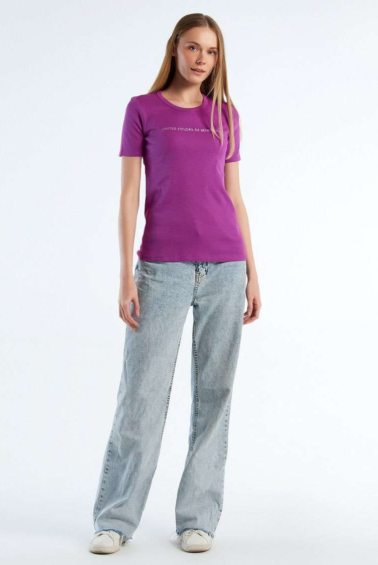 يونايتد كولورز اوف بينيتون تي شيرت نسائي قطن مع شعار مطبوع بلمعة
