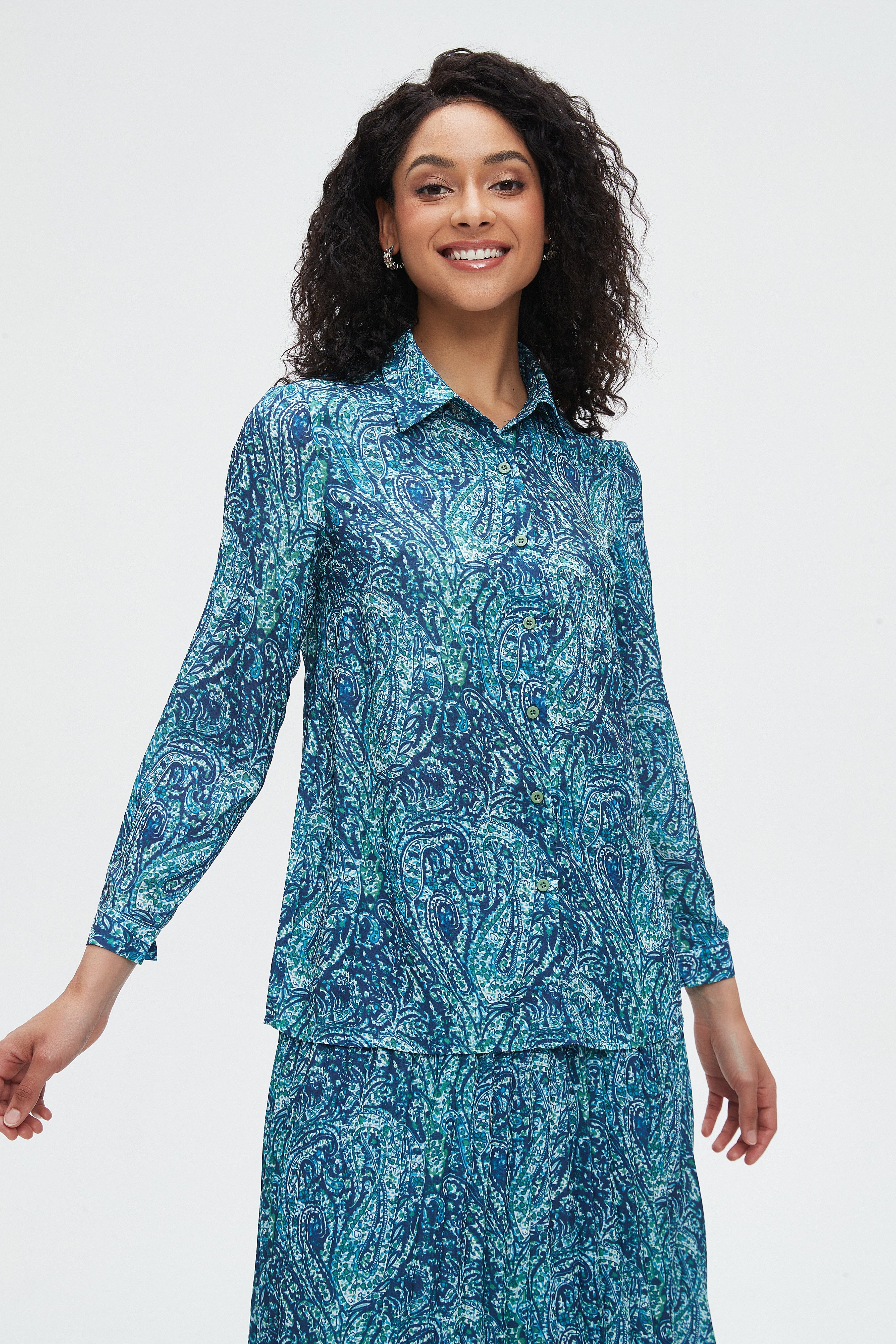 نتشي بلوزة نسائية منقوشة بكم طويل وأزرار أمامية