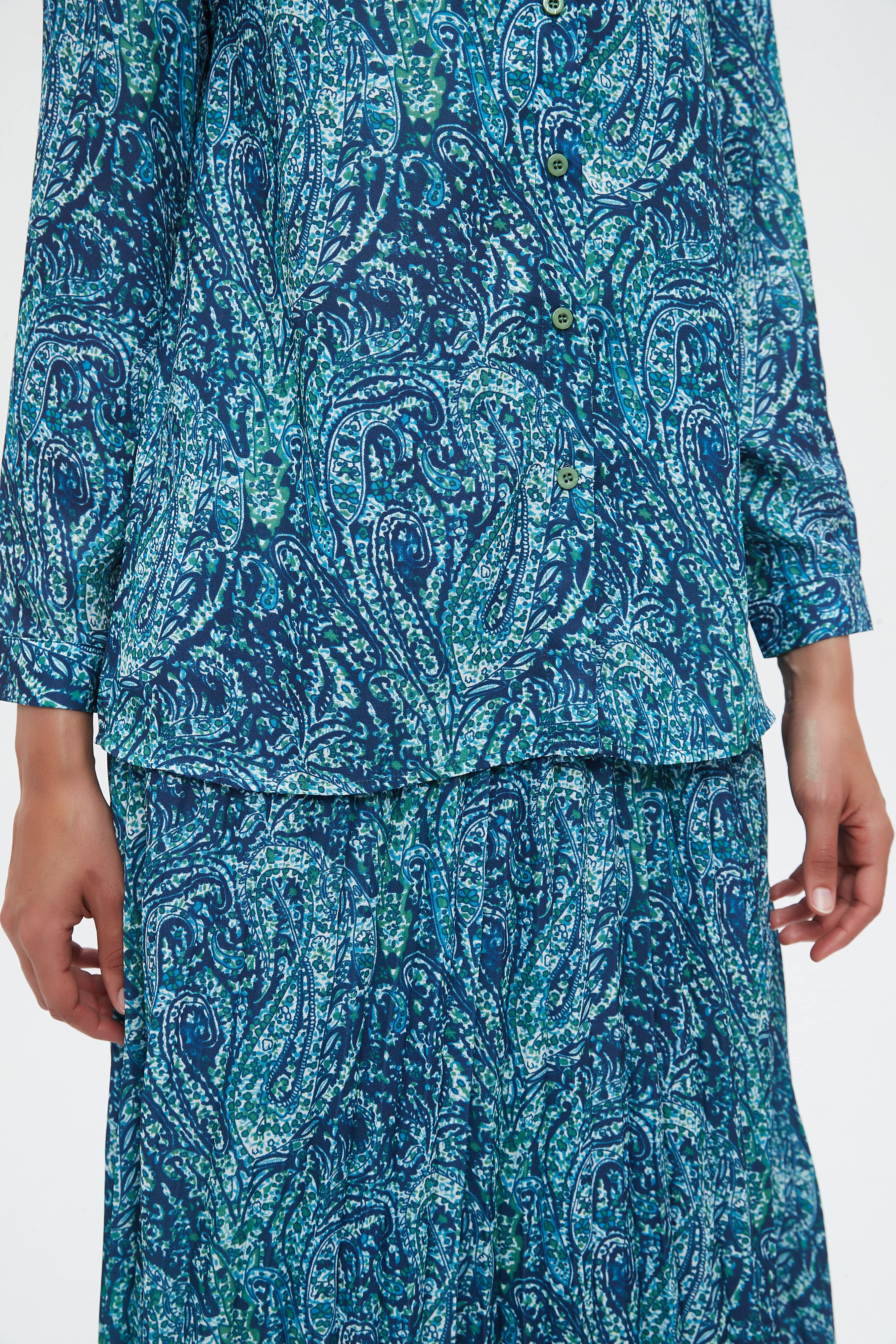 نتشي بلوزة نسائية منقوشة بكم طويل وأزرار أمامية