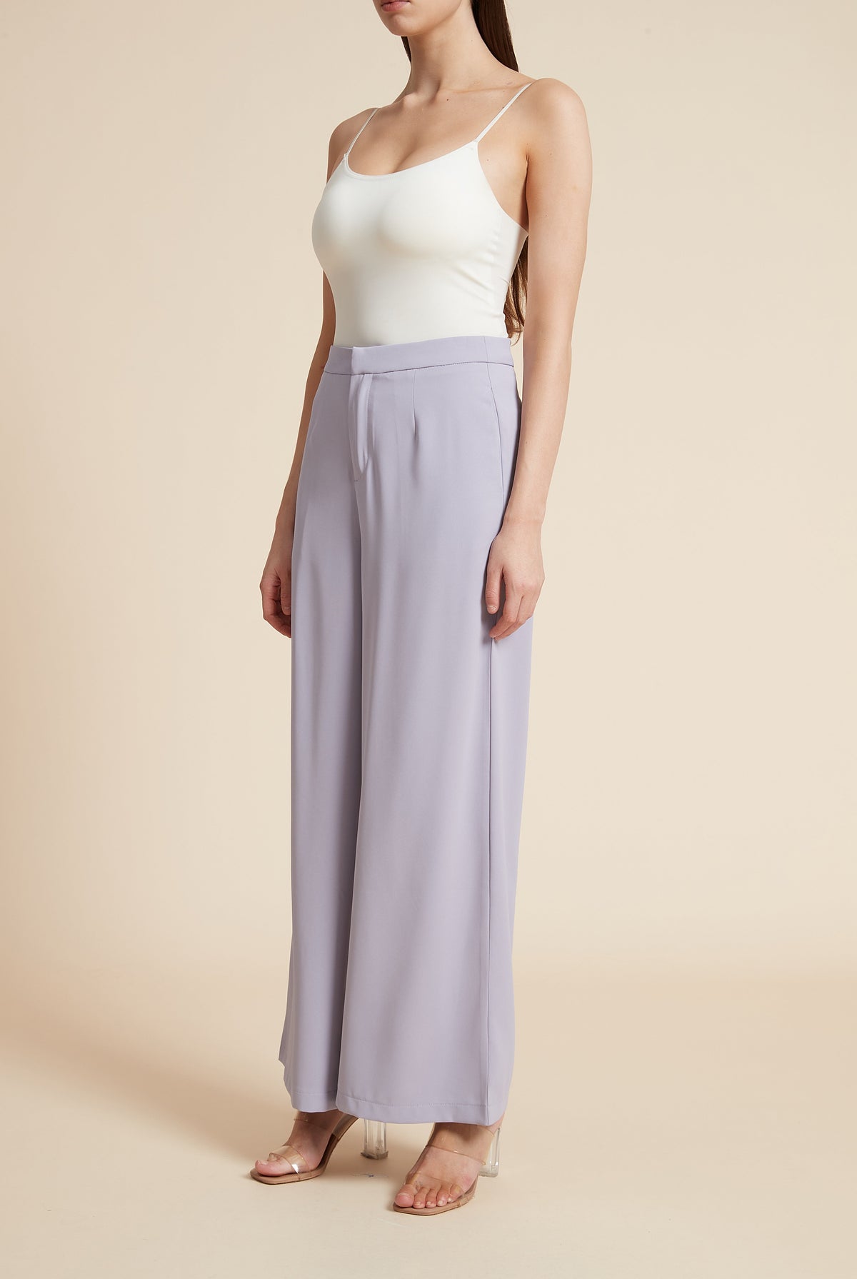صورة بنطلون طويل واسع سادة بلون بنفسجي من ليفيا