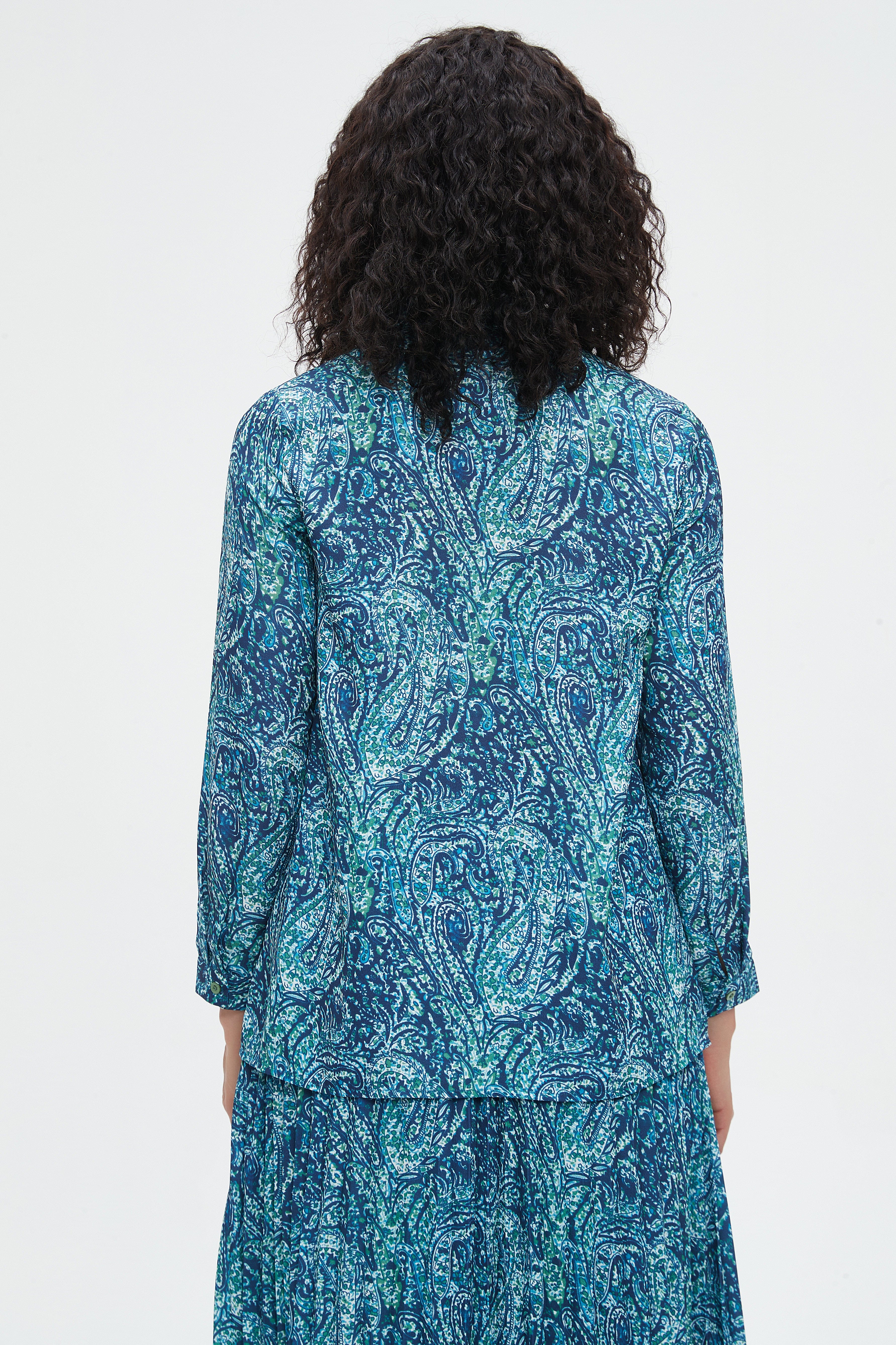 نتشي بلوزة نسائية منقوشة بكم طويل وأزرار أمامية