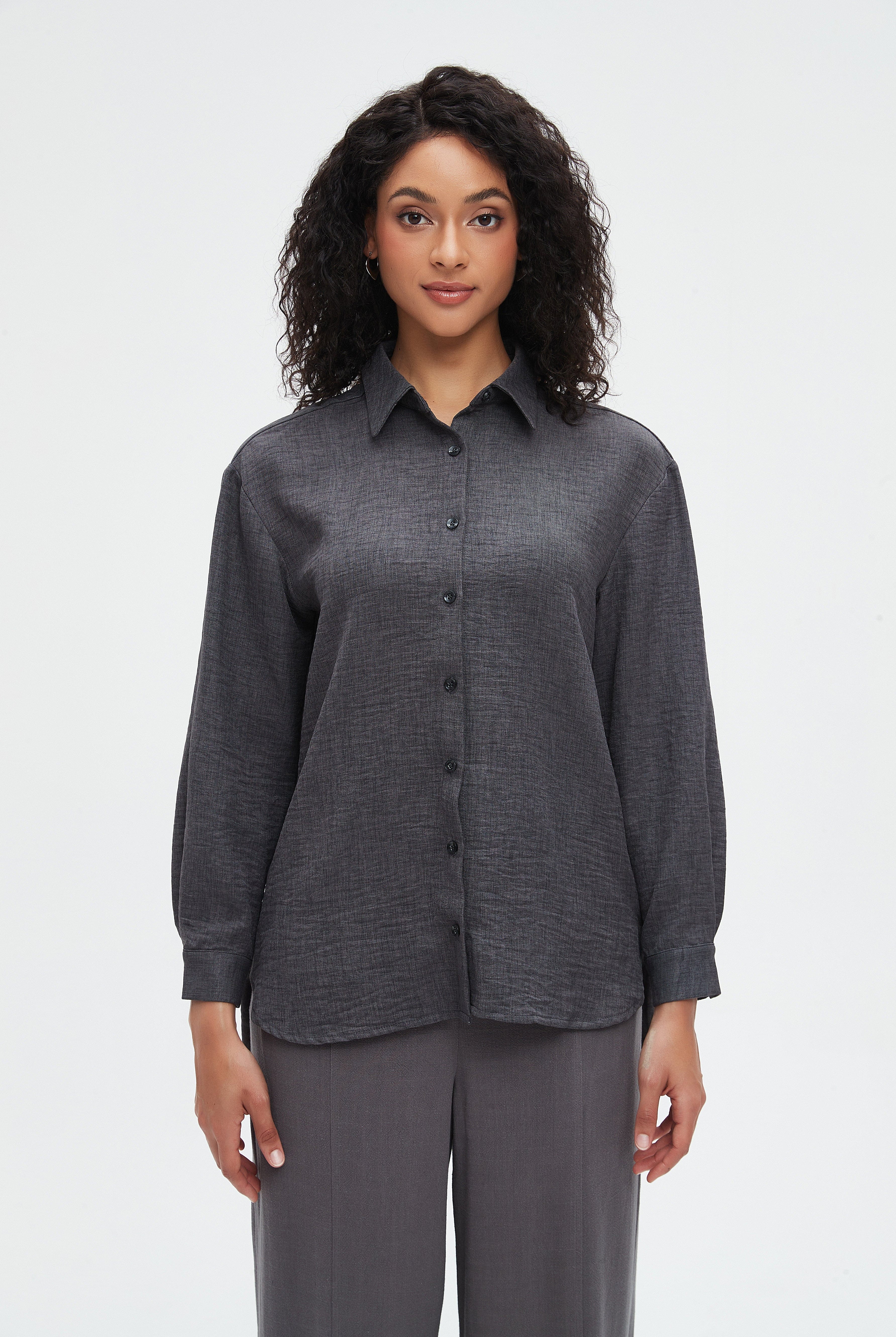 نتشي بلوزة نسائية سادة طويلة بكم طويل وأزرار أمامية